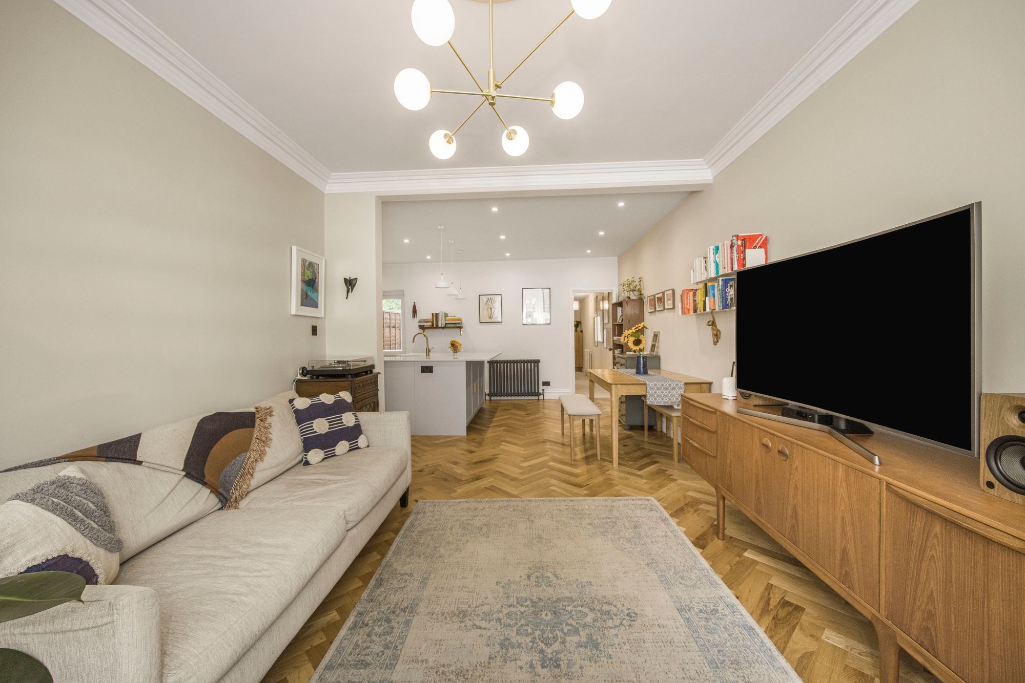 2 bed flat for sale in Brisbane Road, Leyton, E10  - Property Image 3