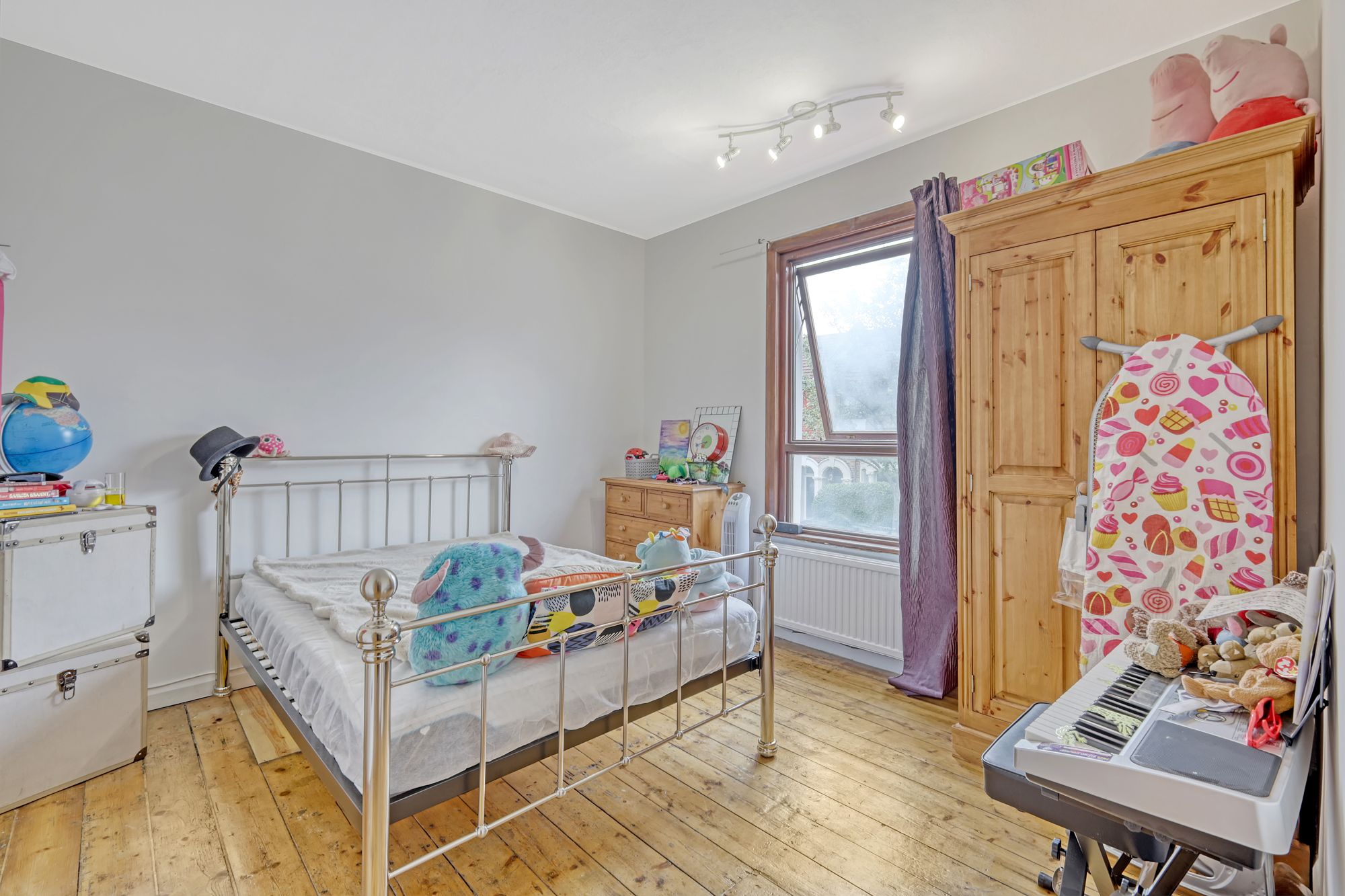 4 bed terraced house for sale in Leslie Road, London, E11 8