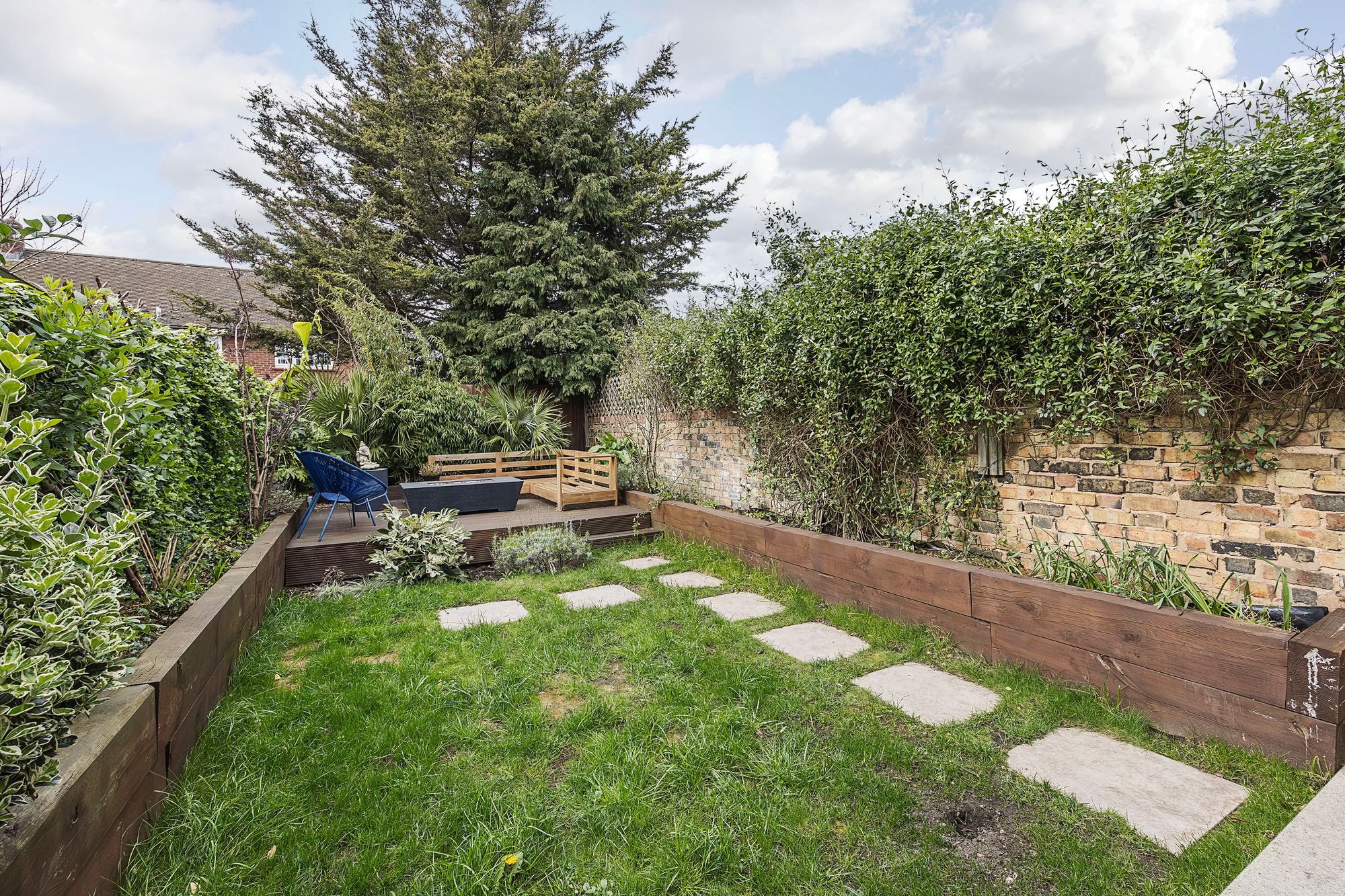 4 bed end of terrace house for sale in Adelaide Road, Leyton, E10 25