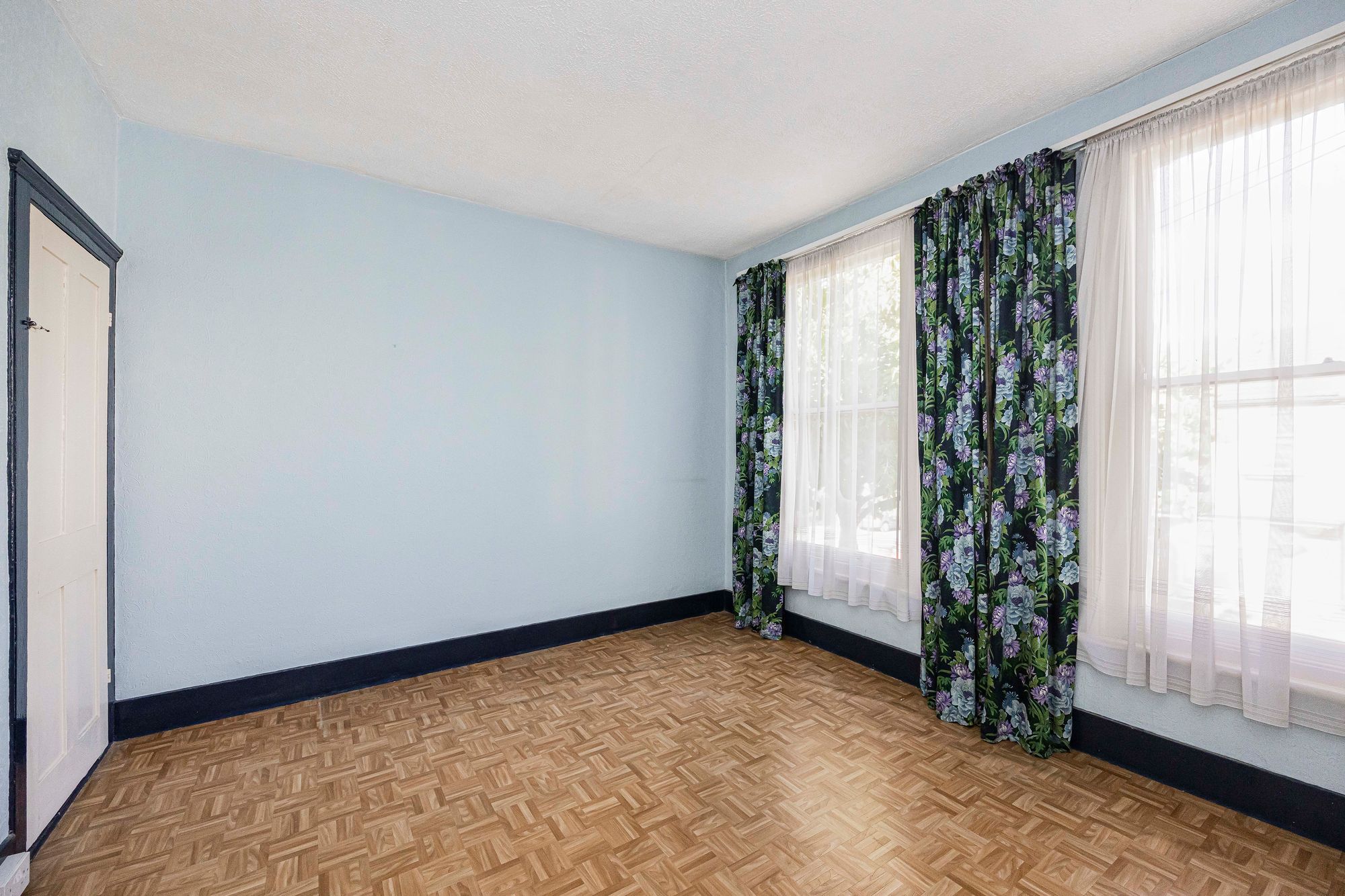 3 bed mid-terraced house for sale in Odessa Road, Forest Gate 9