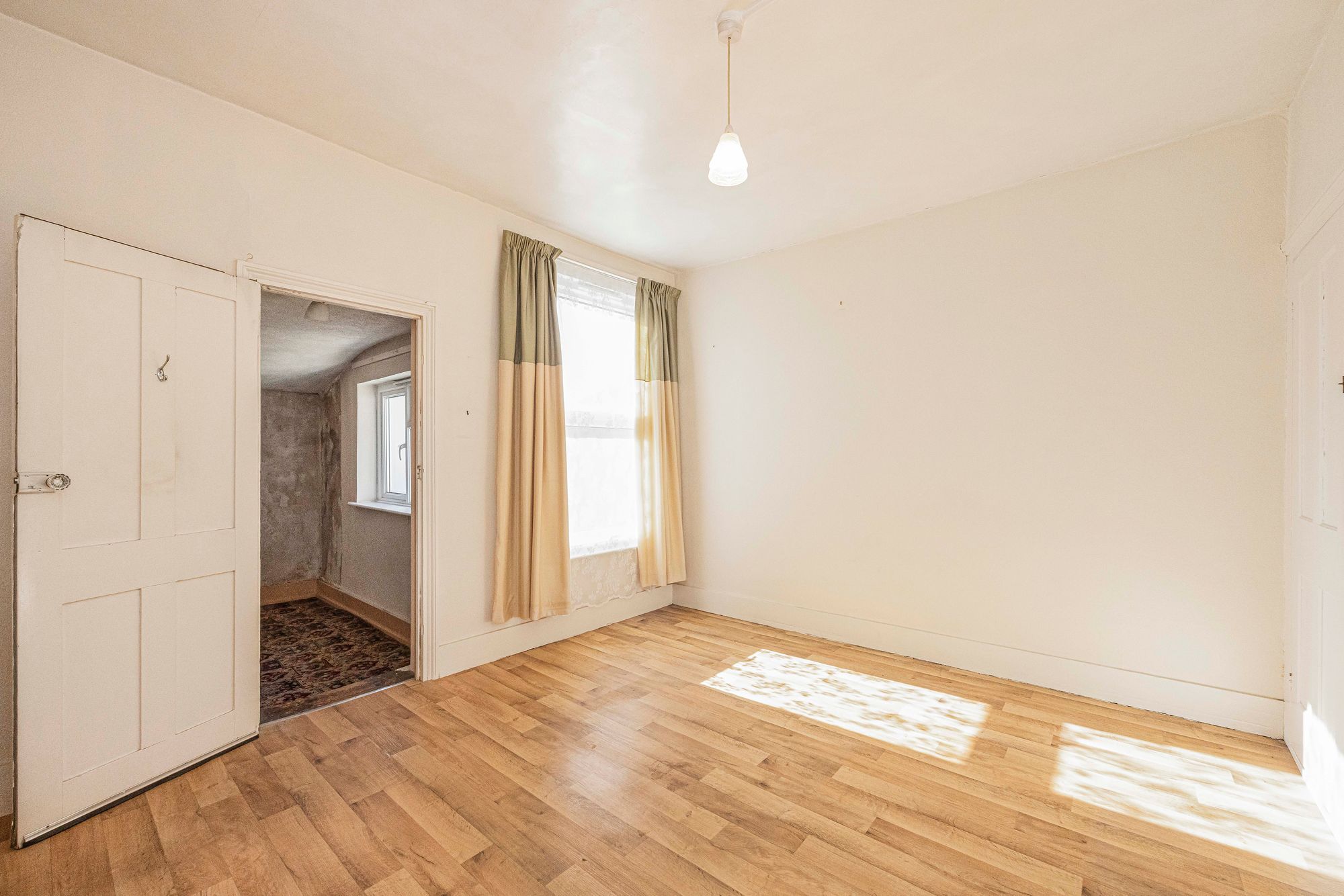 3 bed mid-terraced house for sale in Odessa Road, Forest Gate 11