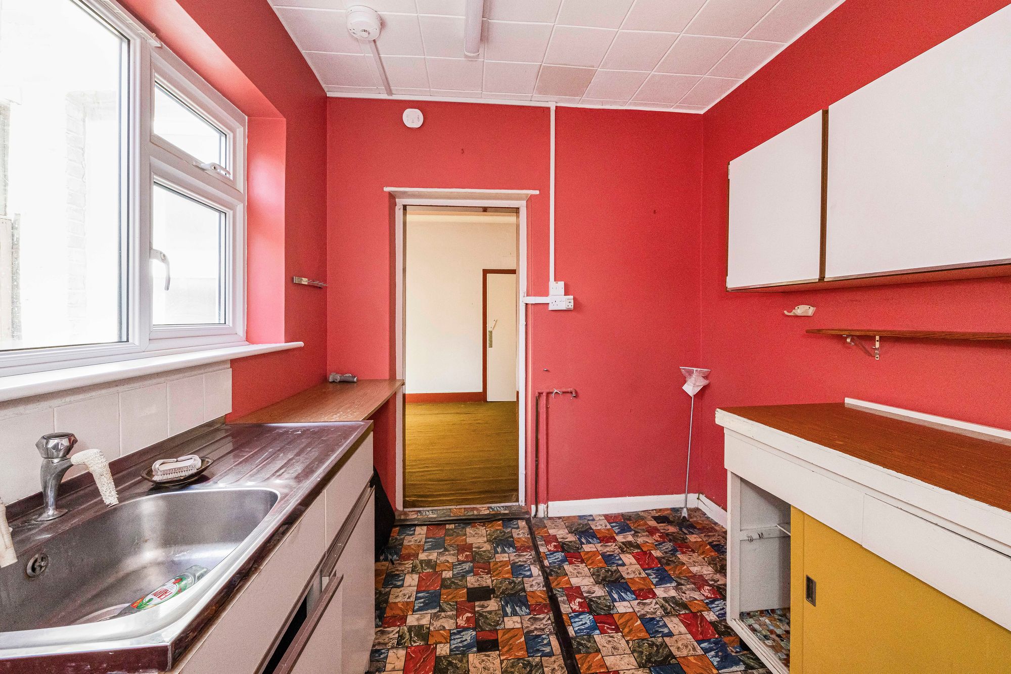 3 bed mid-terraced house for sale in Odessa Road, Forest Gate  - Property Image 3