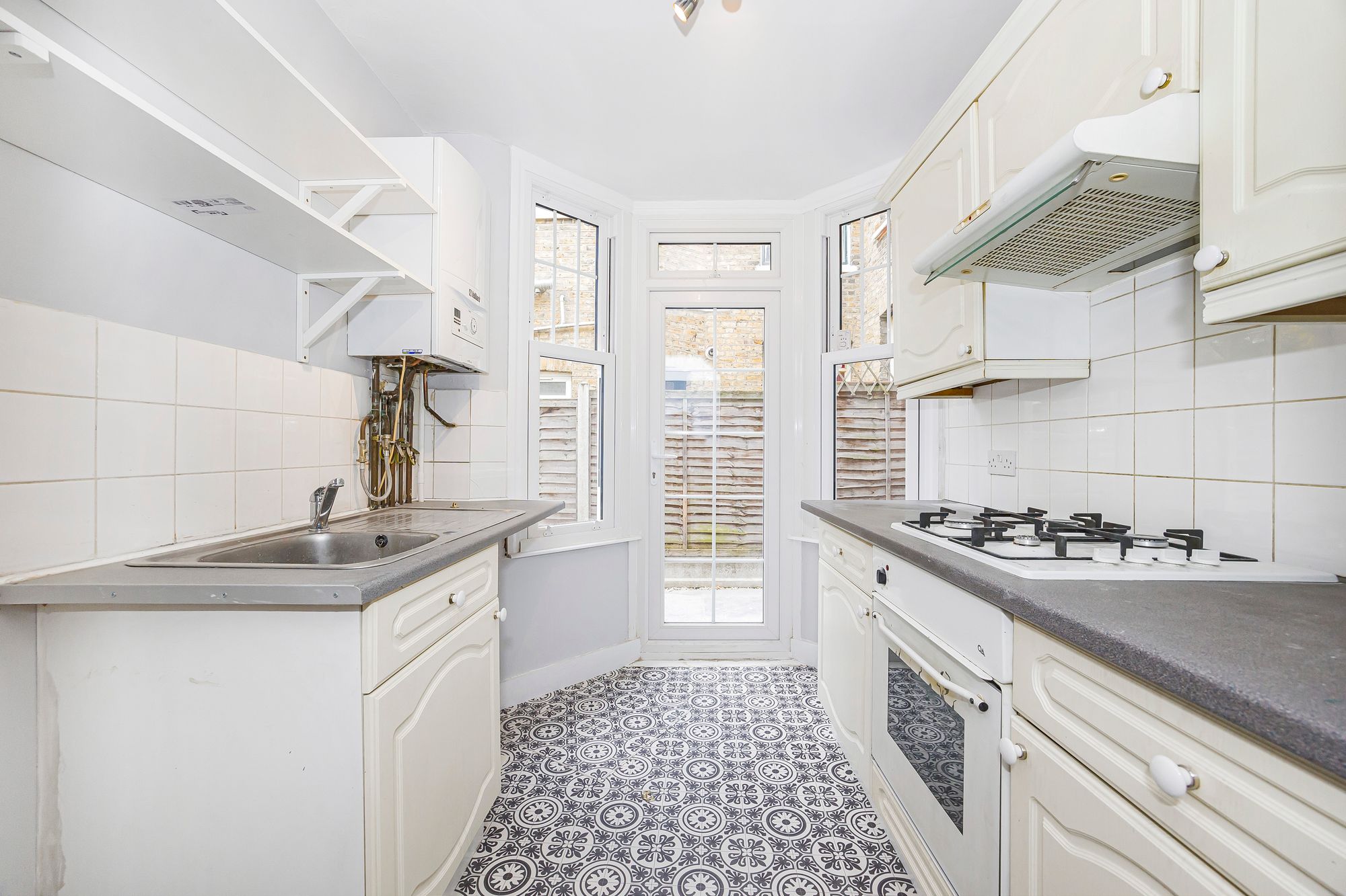 2 bed house to rent in Morley Road, Leyton, E10 9