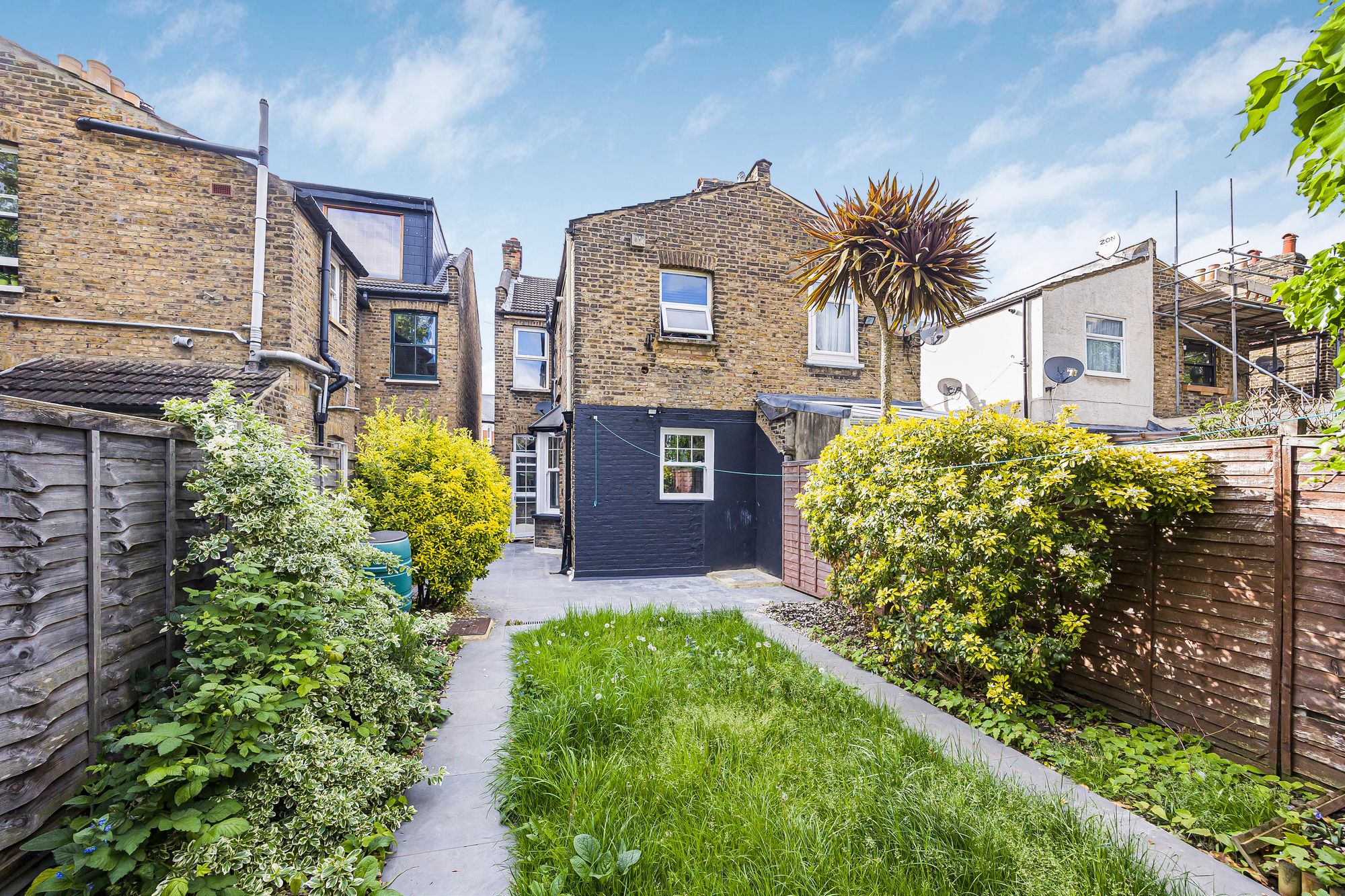 2 bed house to rent in Morley Road, Leyton, E10 11