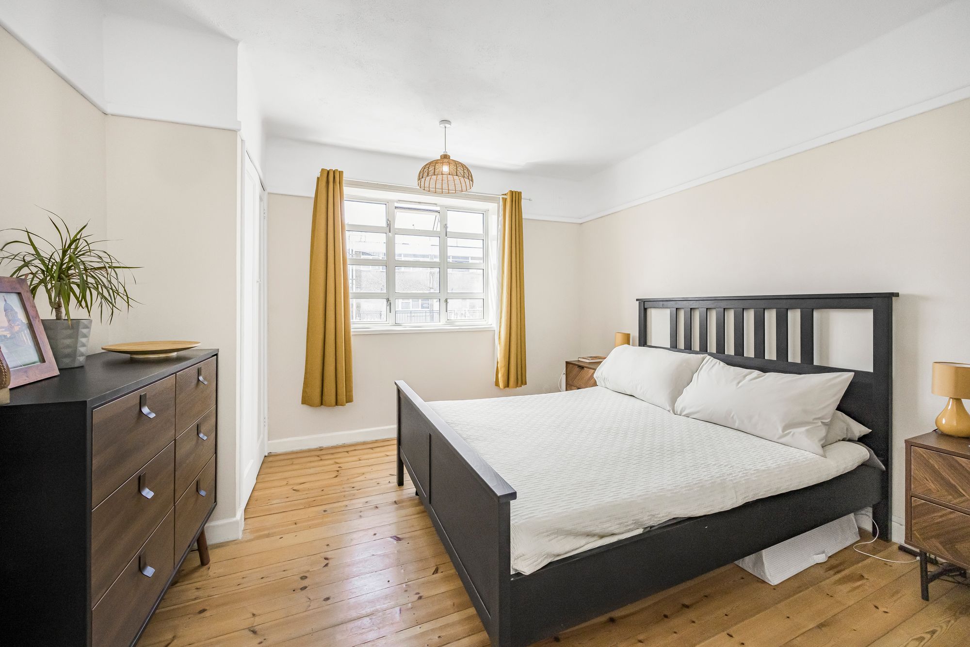 2 bed flat for sale in Beaumont House, Lake Road, Leyton, E10  - Property Image 3