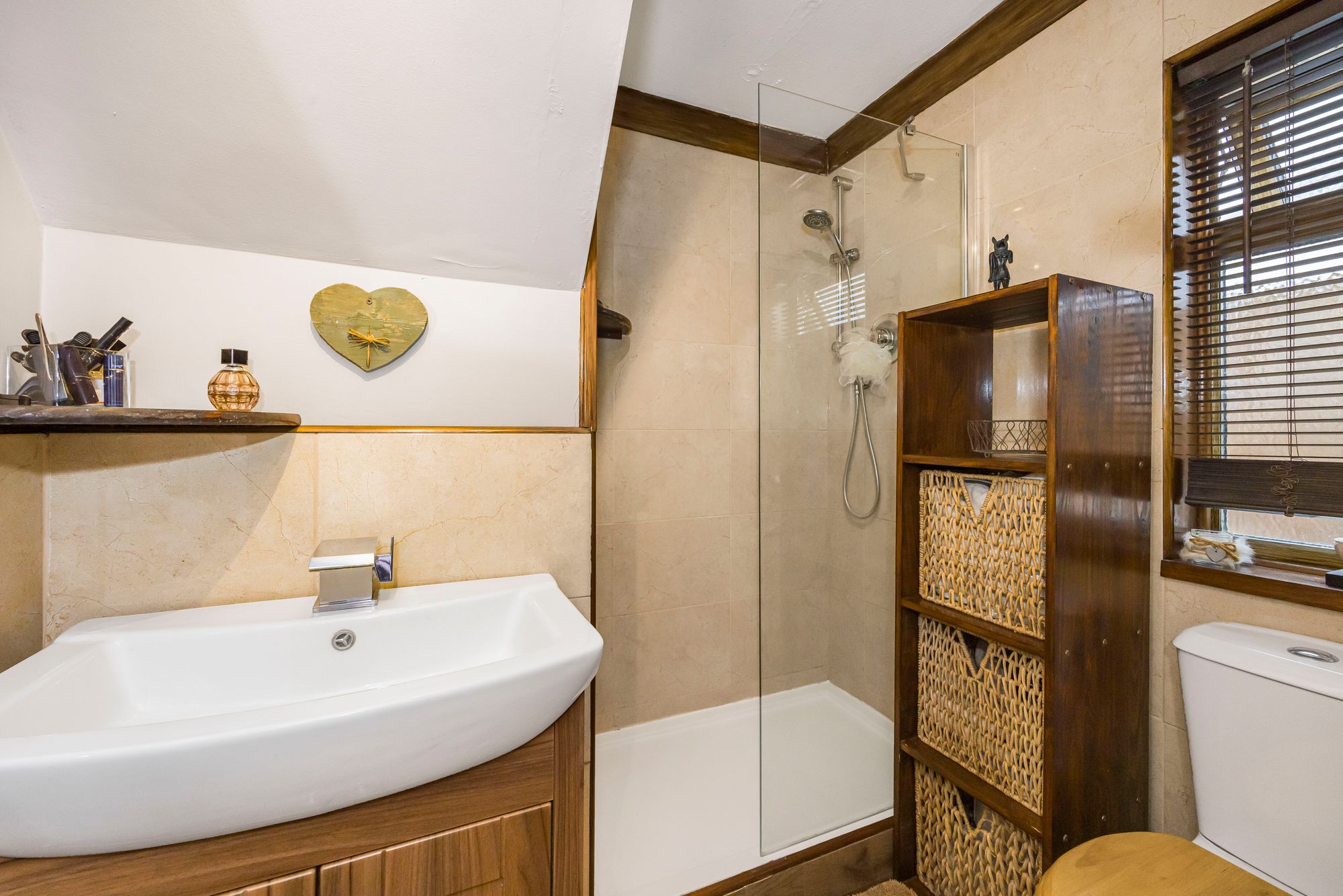 2 bed flat for sale in Albert Road, London  - Property Image 9