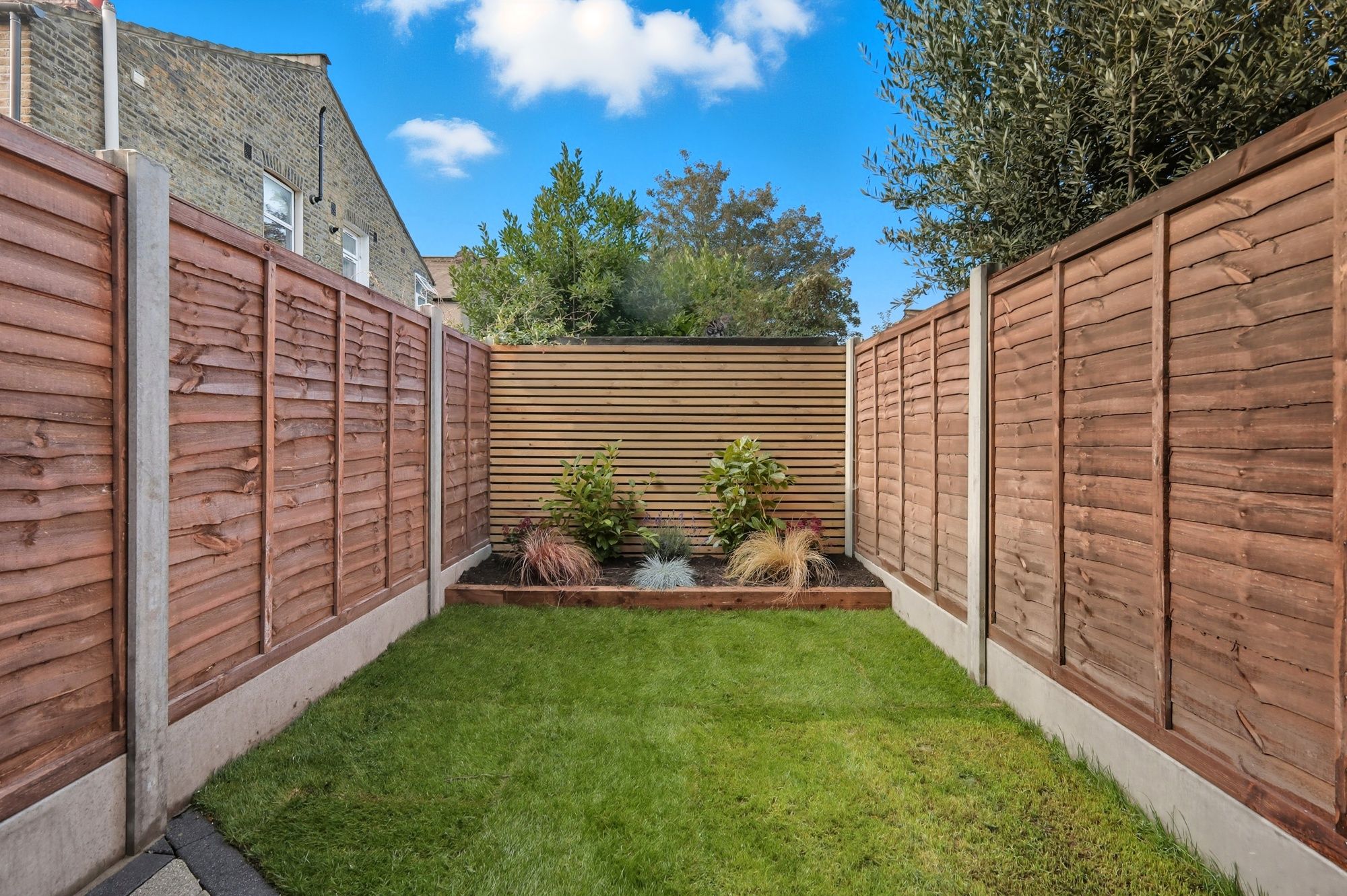 2 bed ground floor flat for sale in Brunswick Road Leyton, E10 23