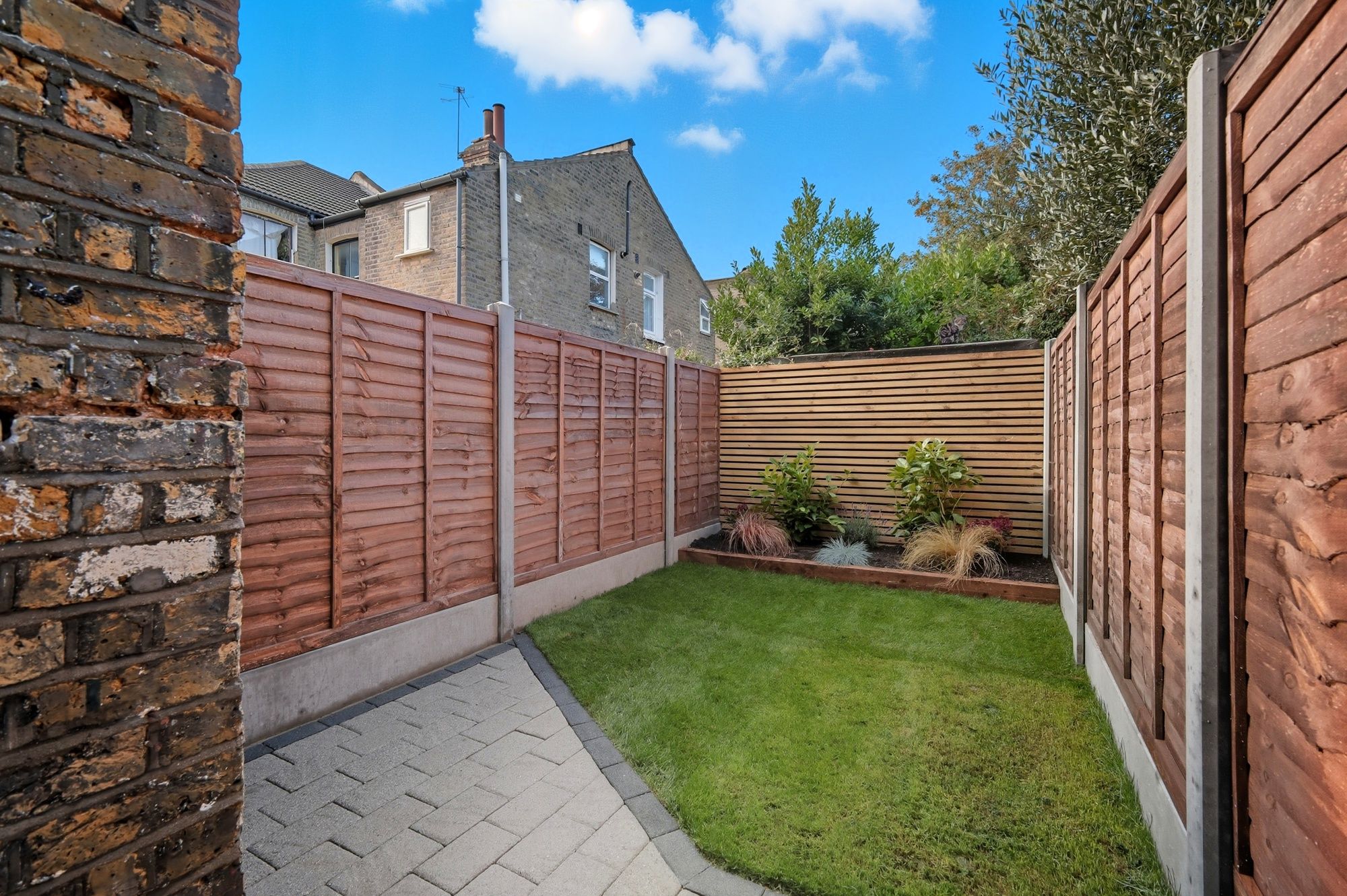 2 bed ground floor flat for sale in Brunswick Road Leyton, E10 22