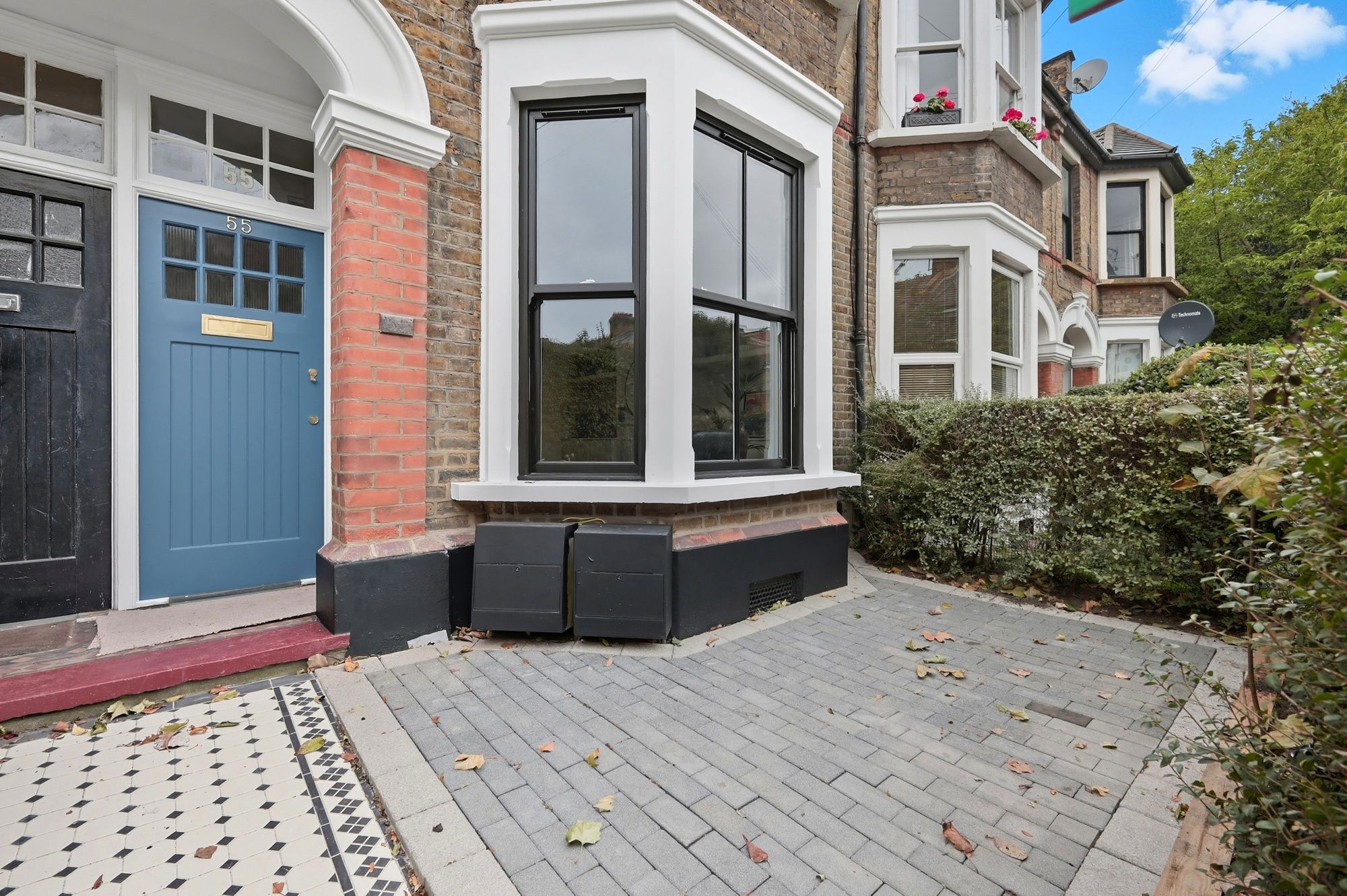 2 bed ground floor flat for sale in Brunswick Road Leyton, E10 1