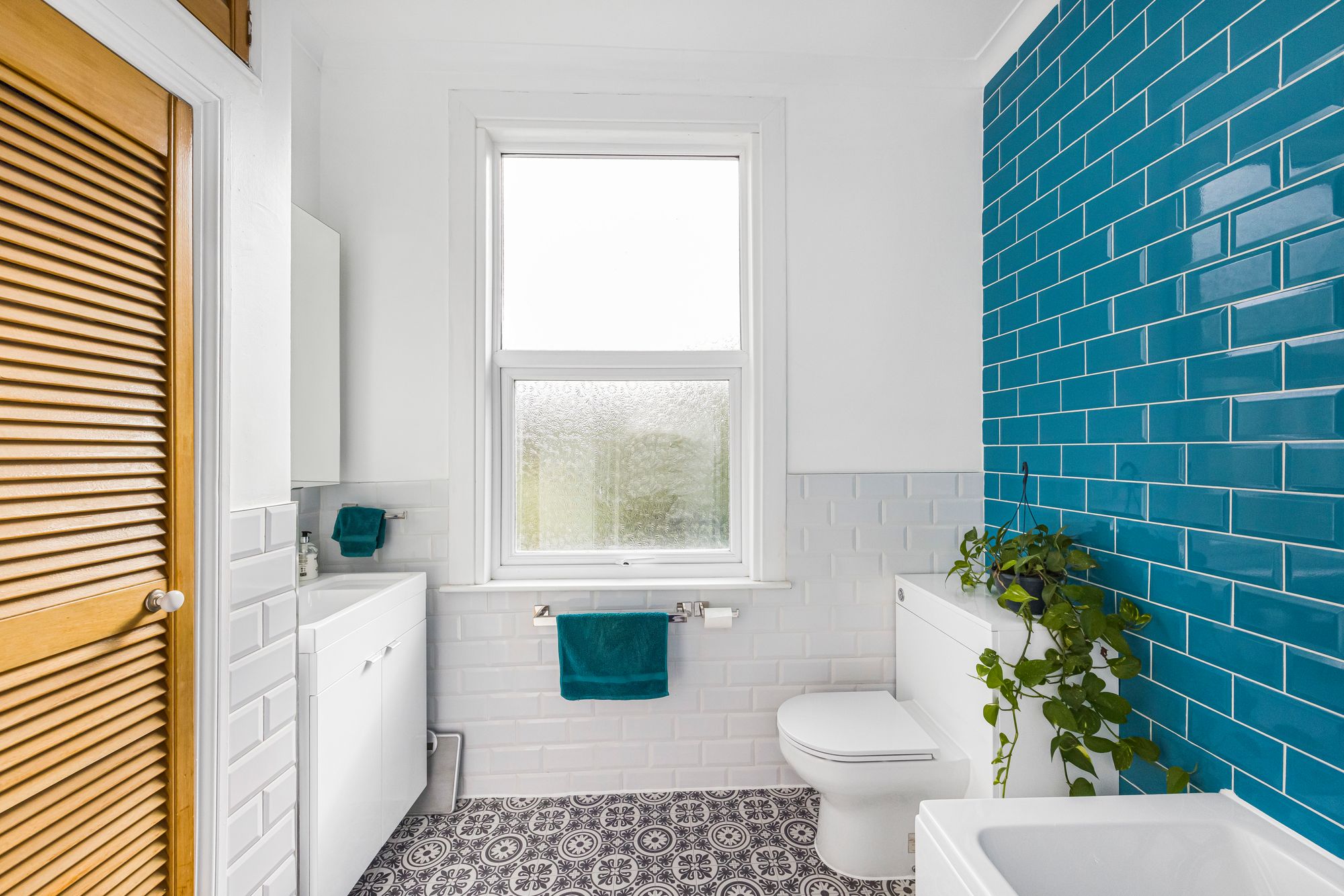 2 bed house to rent in Thornhill Road, Leyton, E10 12