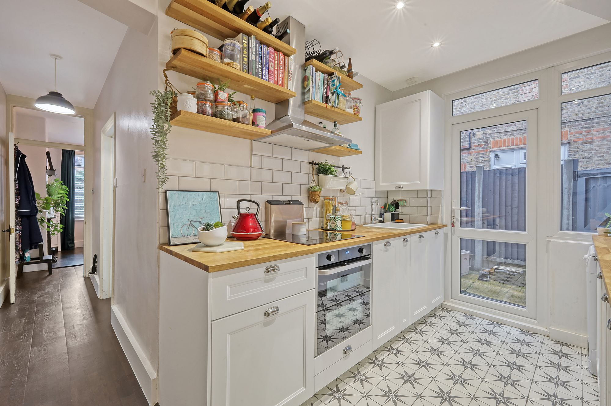 2 bed flat for sale in Blyth Road, London  - Property Image 8