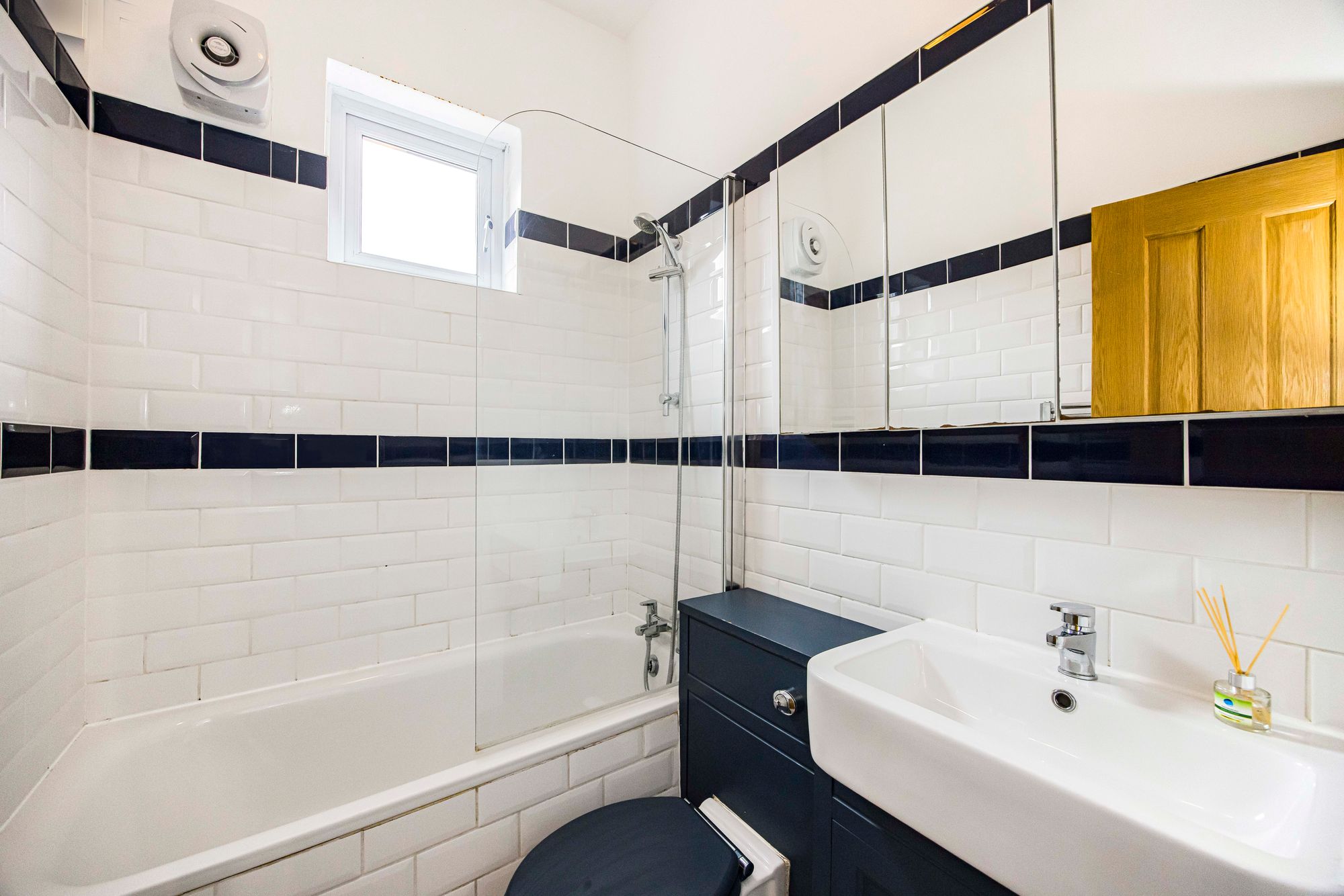 2 bed flat for sale in Guernsey Road, London  - Property Image 8