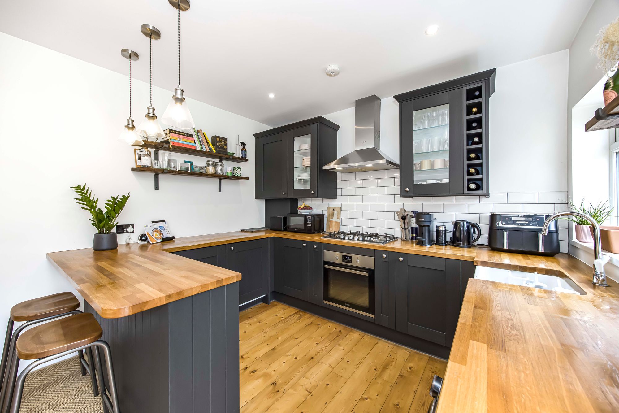 2 bed end of terrace house for sale in Morley Road, London  - Property Image 2