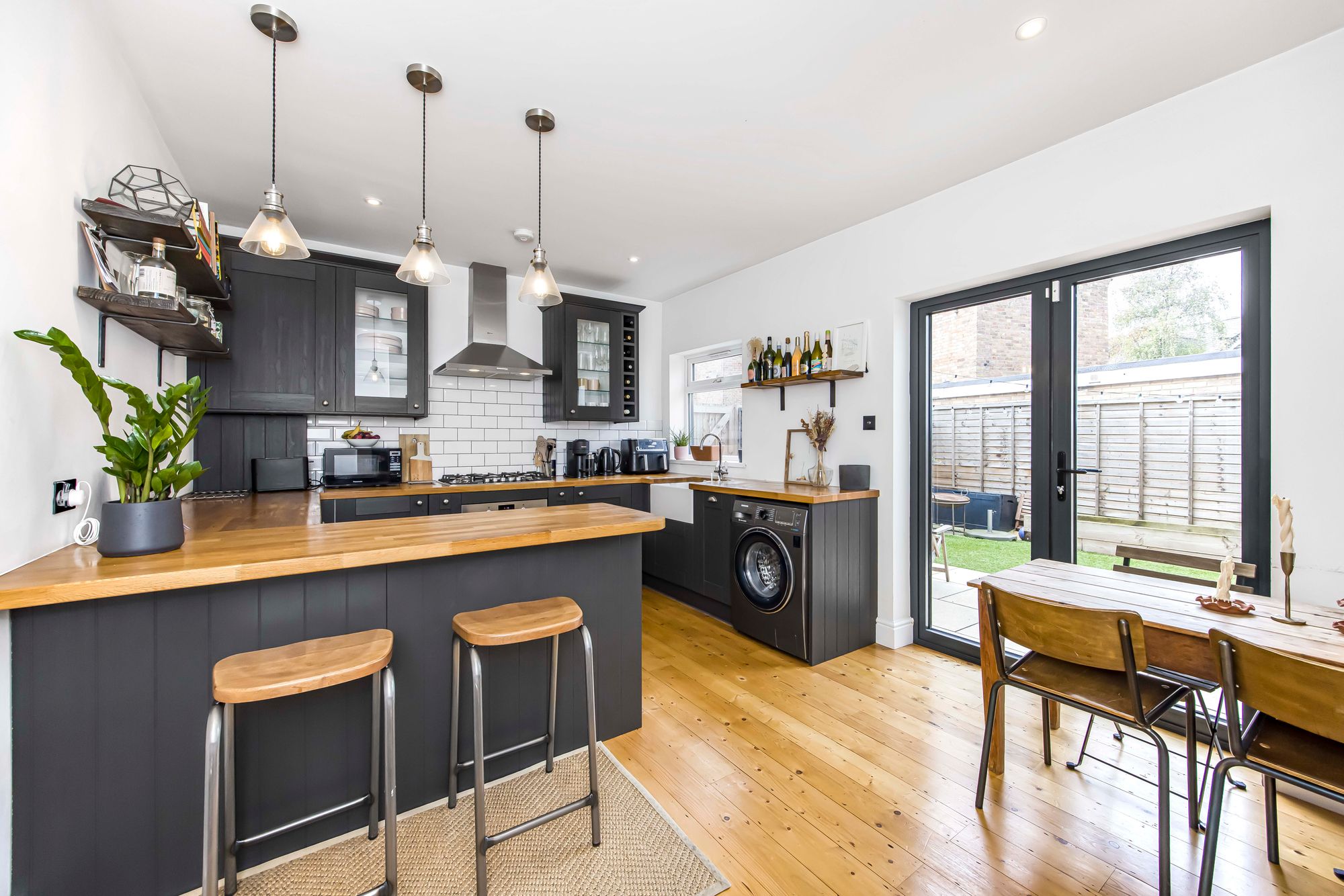 2 bed end of terrace house for sale in Morley Road, London  - Property Image 3