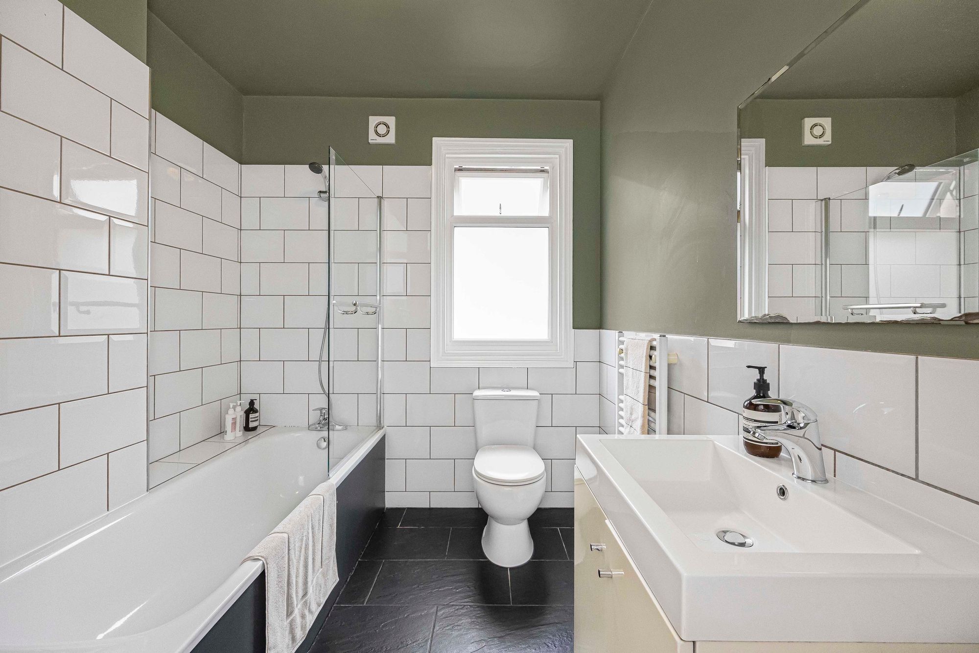 2 bed flat for sale in Leslie Road, Leytonstone, E11  - Property Image 9