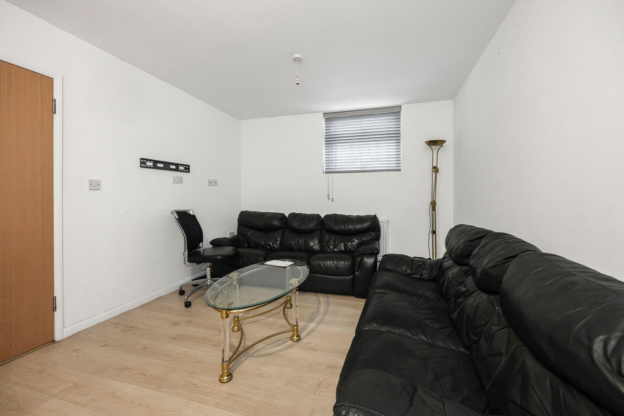 6 bed end of terrace house for sale in Lea Bridge Road, Leyton, E10 20