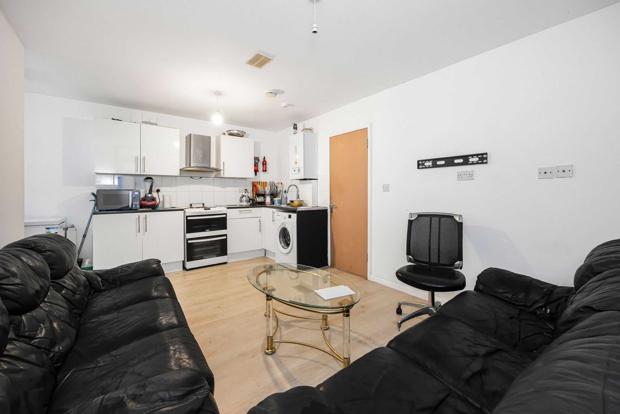 6 bed end of terrace house for sale in Lea Bridge Road, Leyton, E10 22