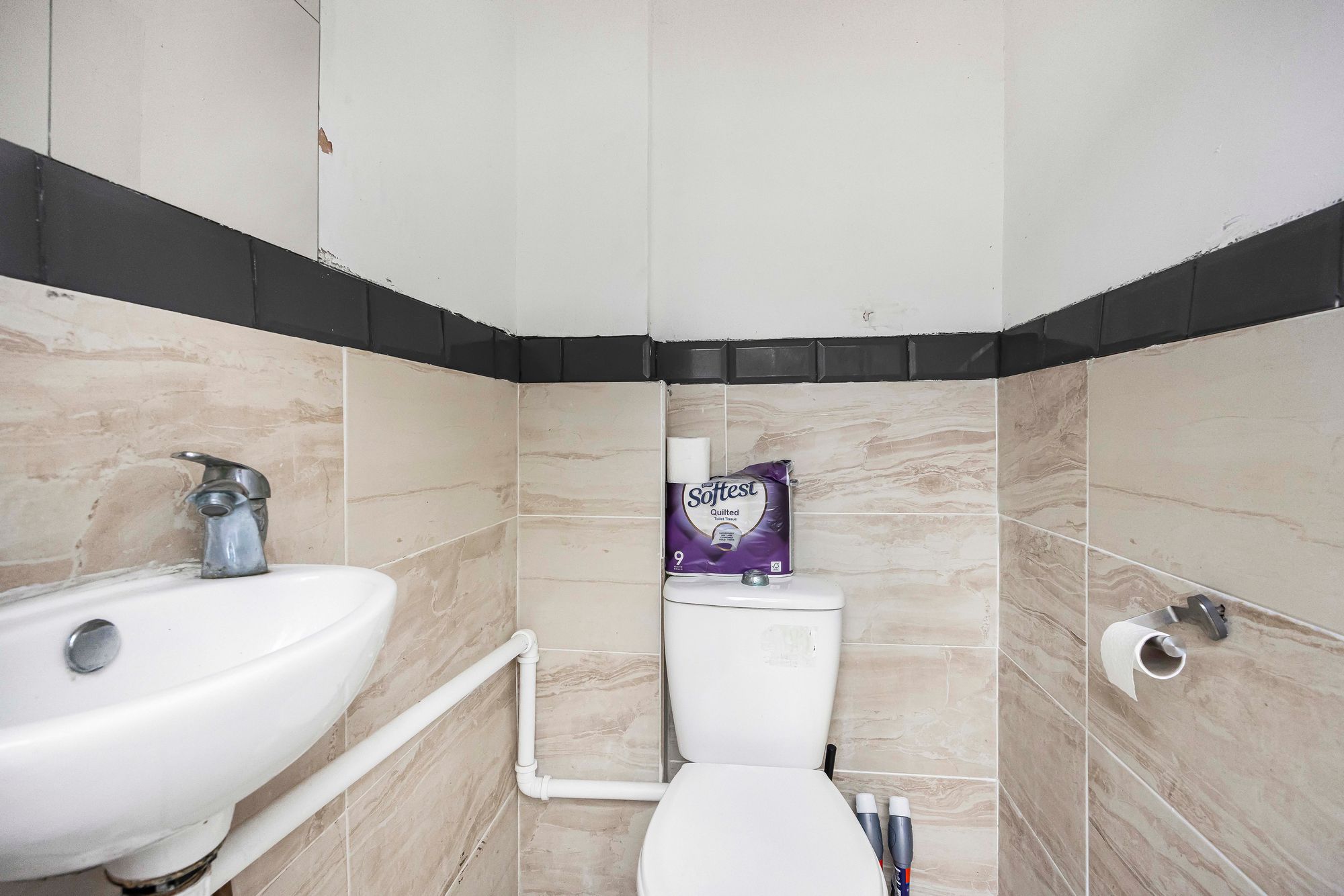 6 bed end of terrace house for sale in Lea Bridge Road, Leyton, E10 26