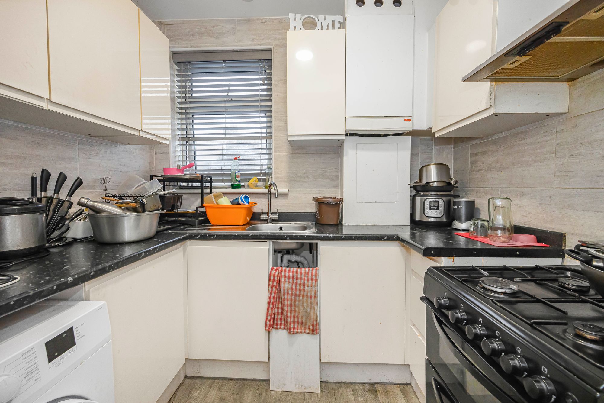 6 bed end of terrace house for sale in Lea Bridge Road, Leyton, E10 38