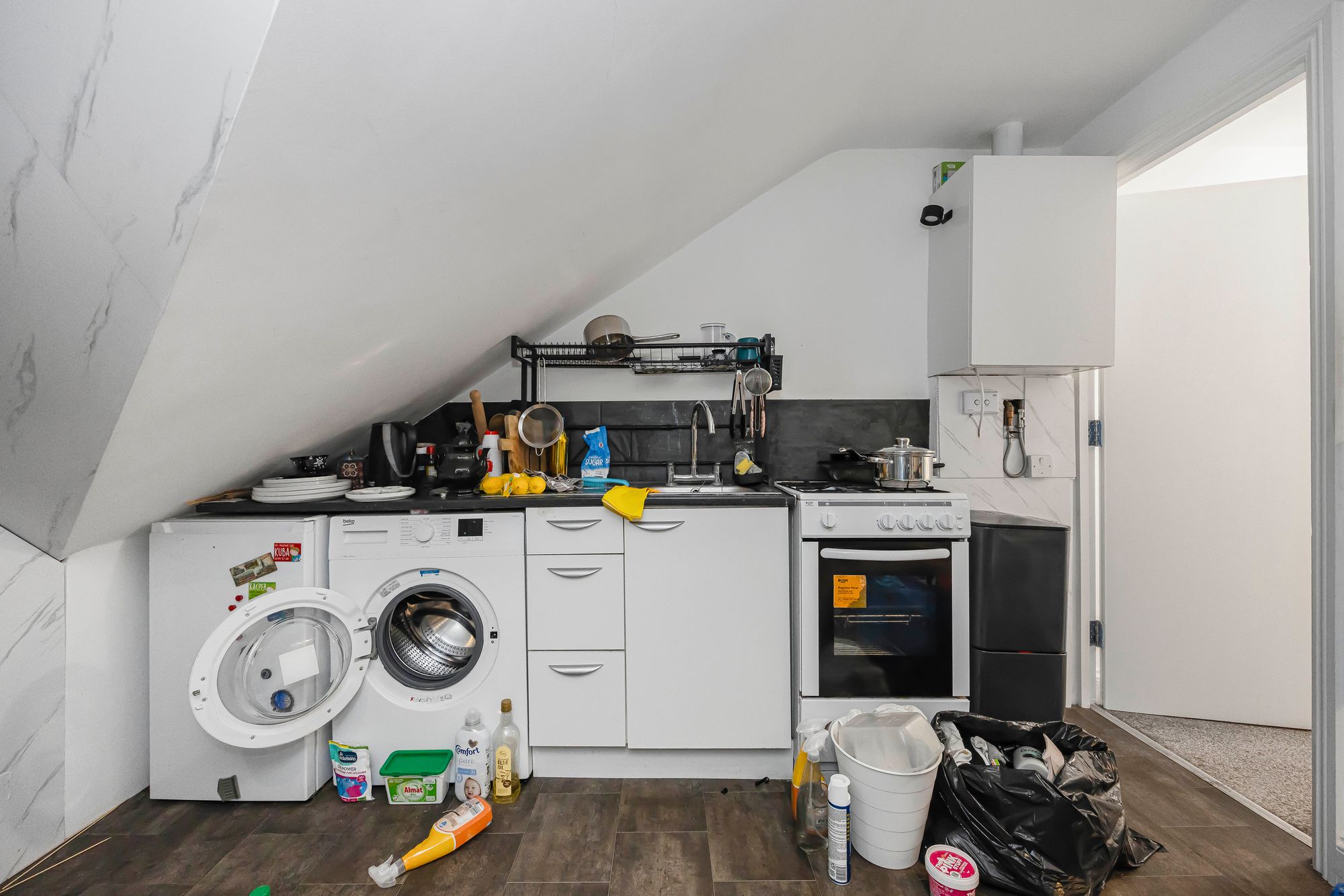 6 bed end of terrace house for sale in Lea Bridge Road, Leyton, E10 41