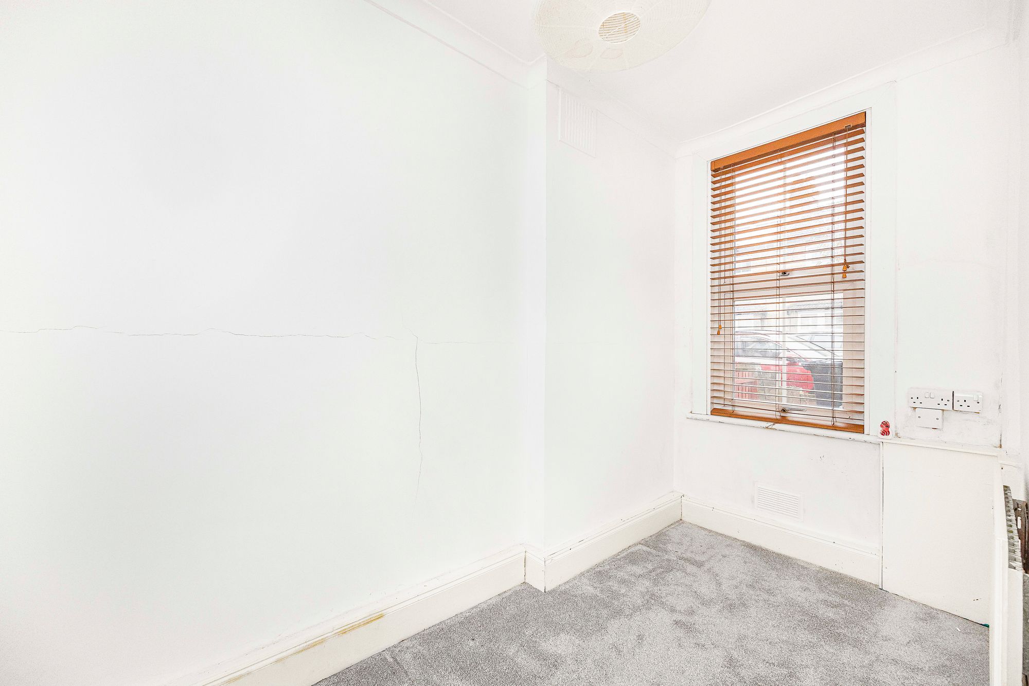 2 bed flat for sale in Cowley Road, Wanstead, E11 7