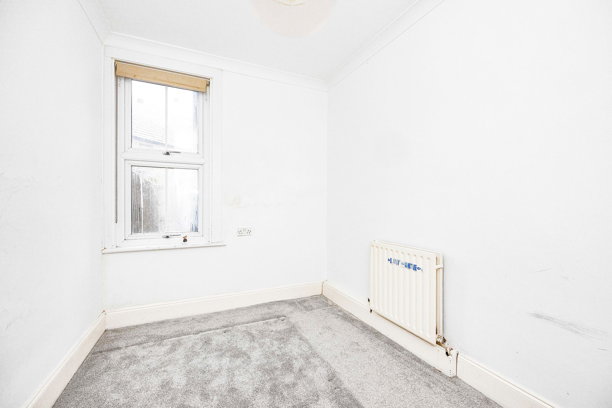 2 bed flat for sale in Cowley Road, Wanstead, E11 9
