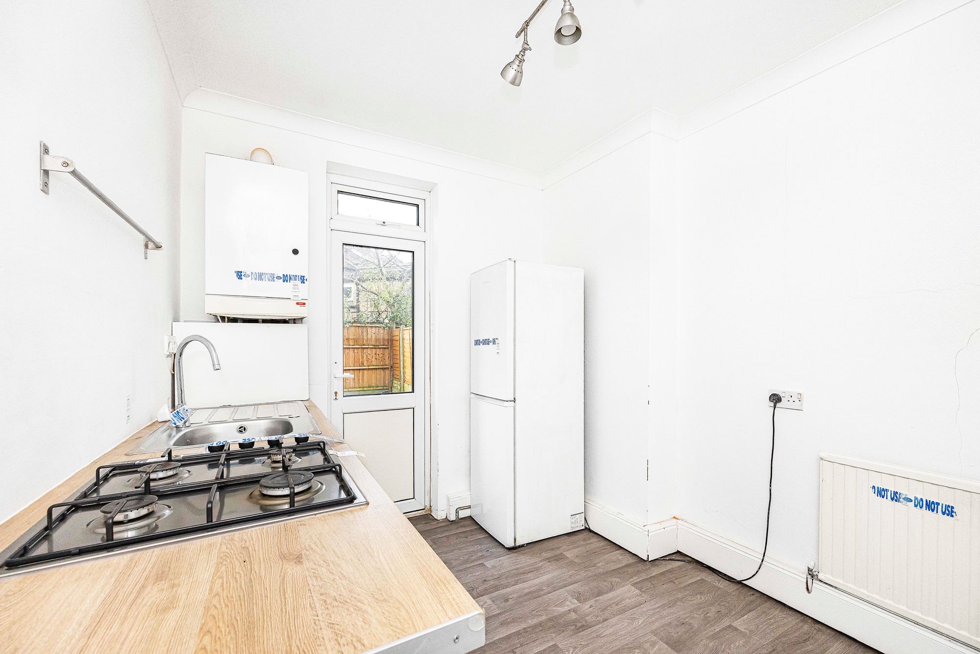 2 bed flat for sale in Cowley Road, Wanstead, E11 5