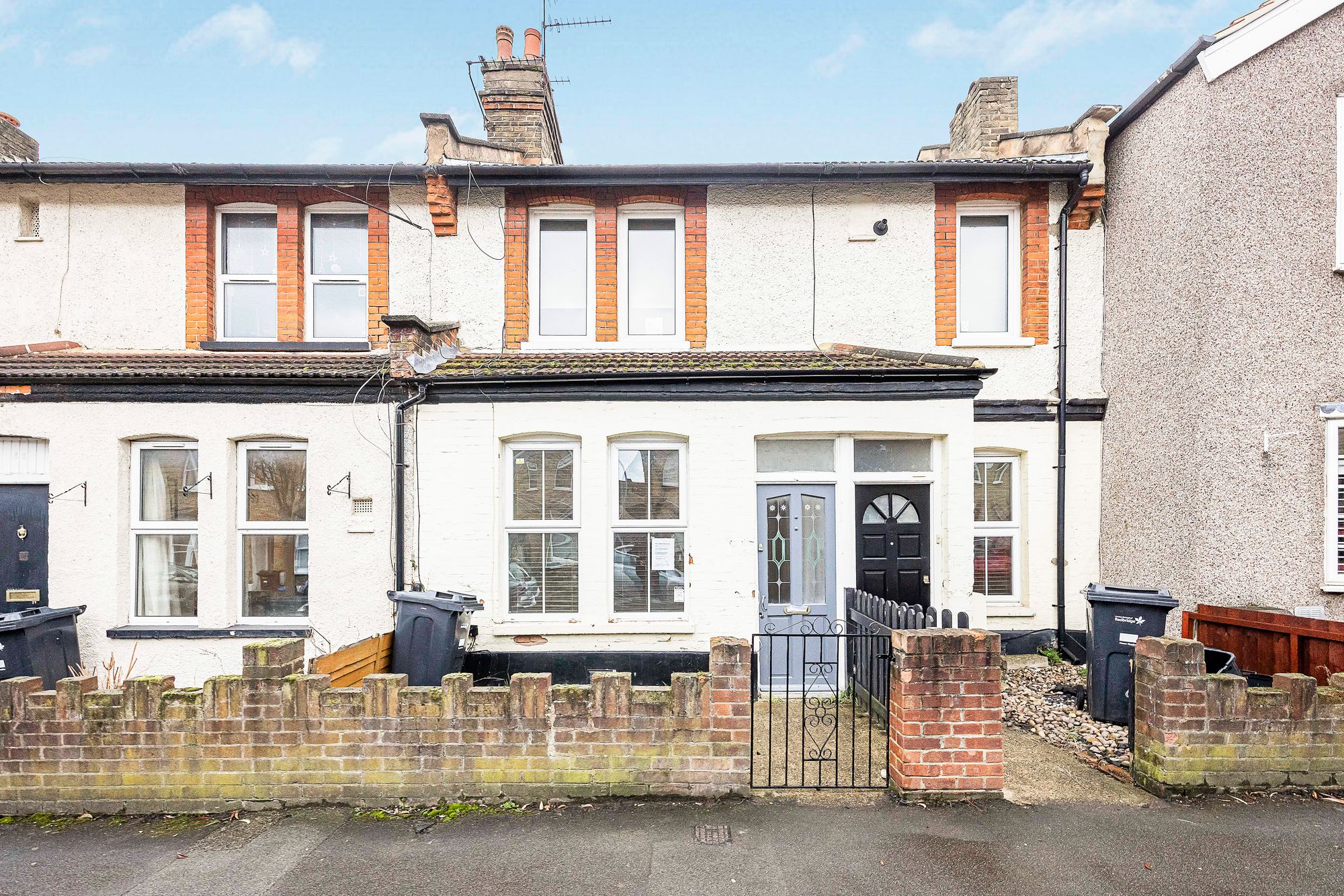 2 bed flat for sale in Cowley Road, Wanstead, E11