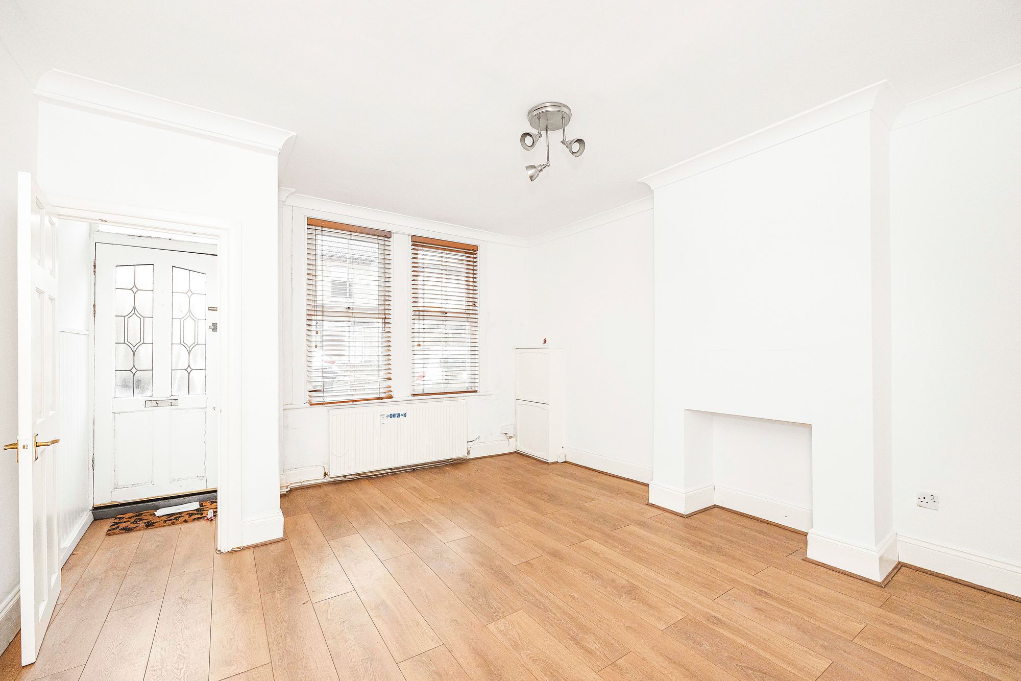 2 bed flat for sale in Cowley Road, Wanstead, E11 3