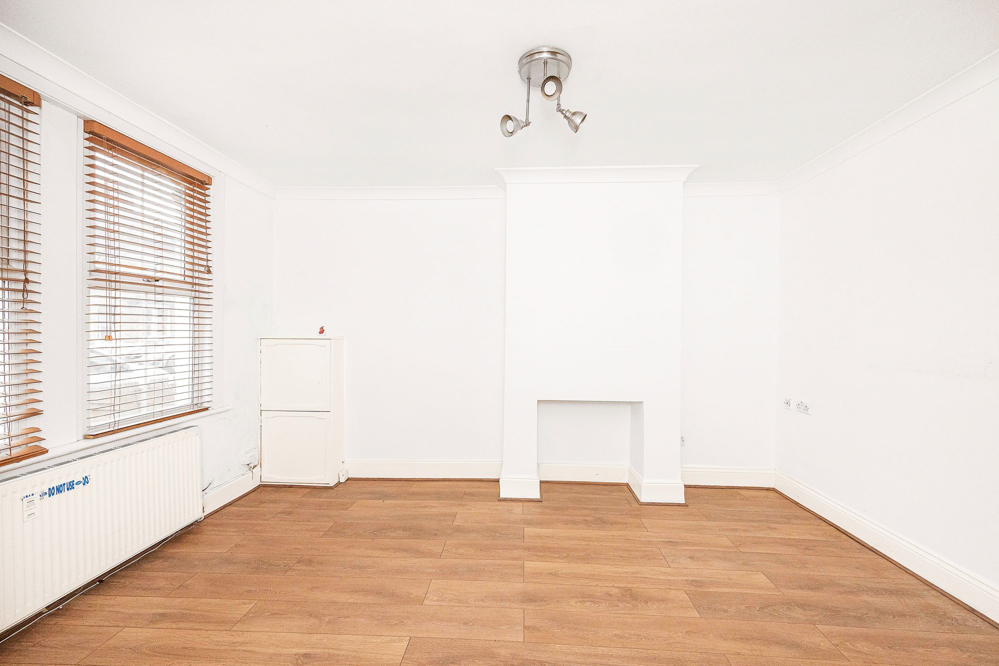 2 bed flat for sale in Cowley Road, Wanstead, E11 4