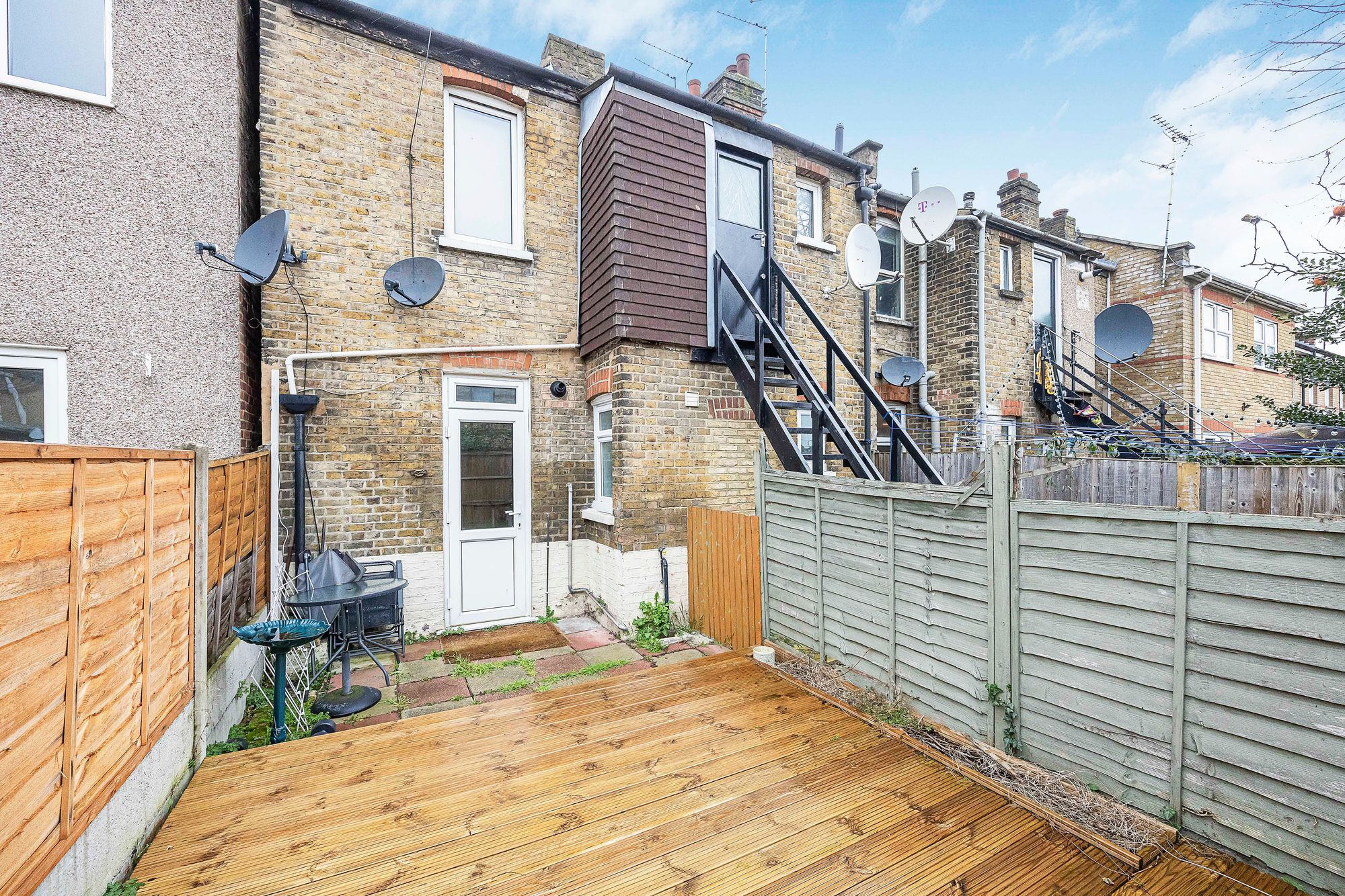 2 bed flat for sale in Cowley Road, Wanstead, E11 12