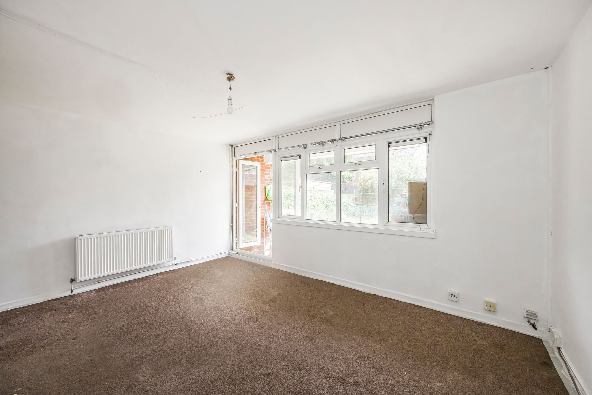 3 bed flat for sale in Kings Close, Russell Court, E10  - Property Image 3