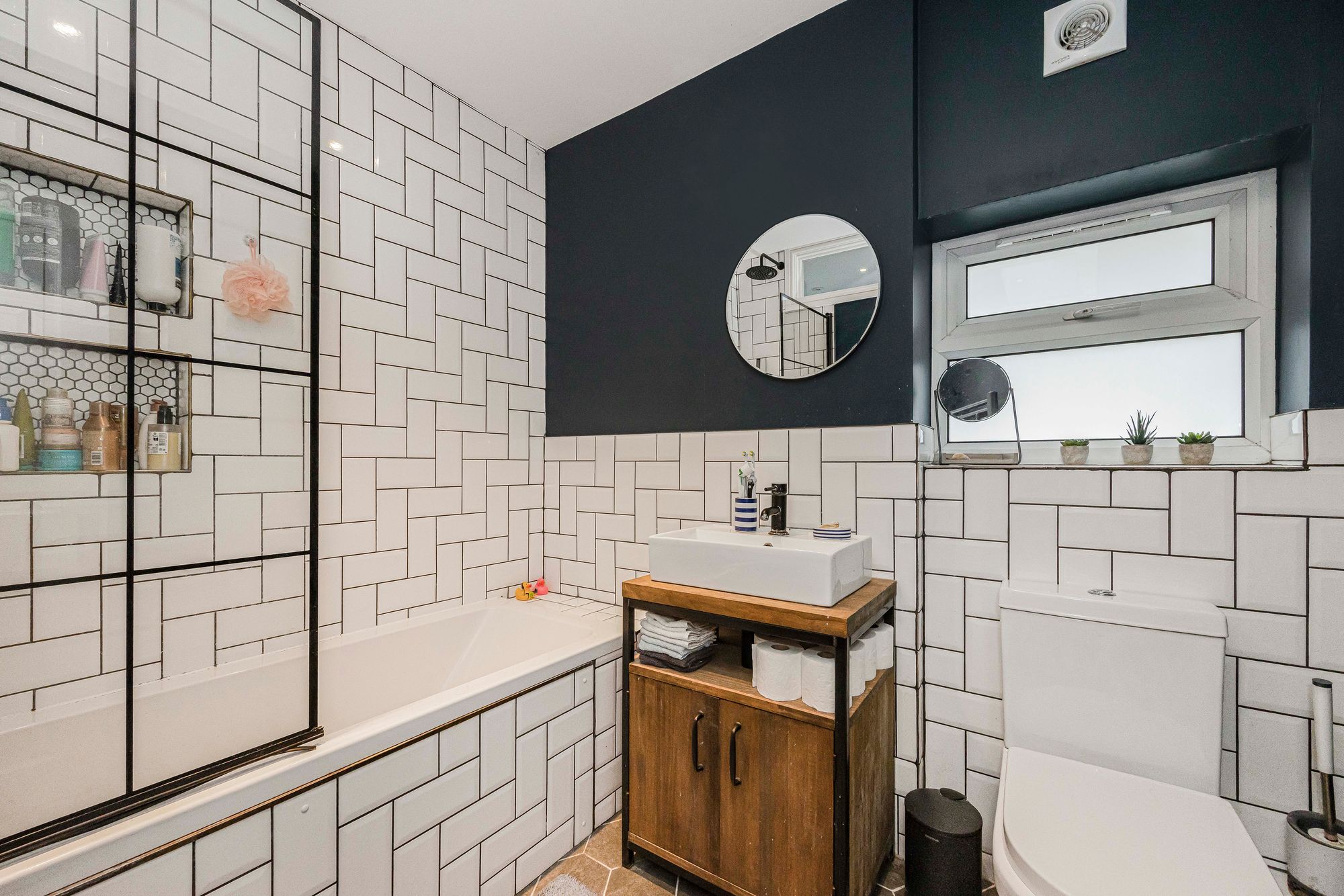 2 bed flat for sale in Ashville Road, Leytonstone E11 12