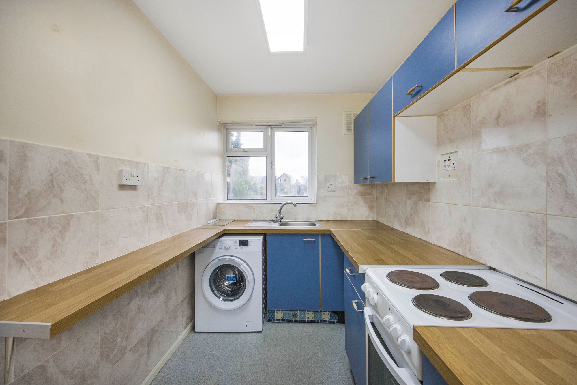 1 bed flat for sale in Hainault Road, London  - Property Image 2