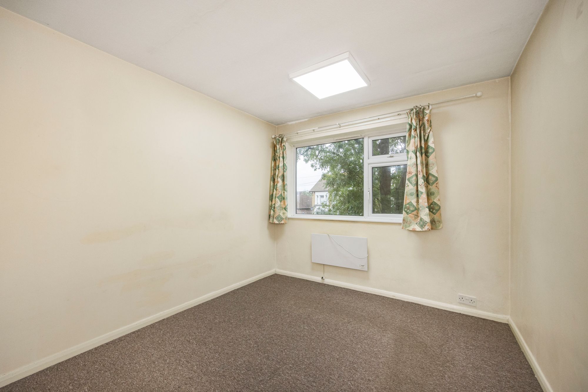 1 bed flat for sale in Hainault Road, London  - Property Image 5