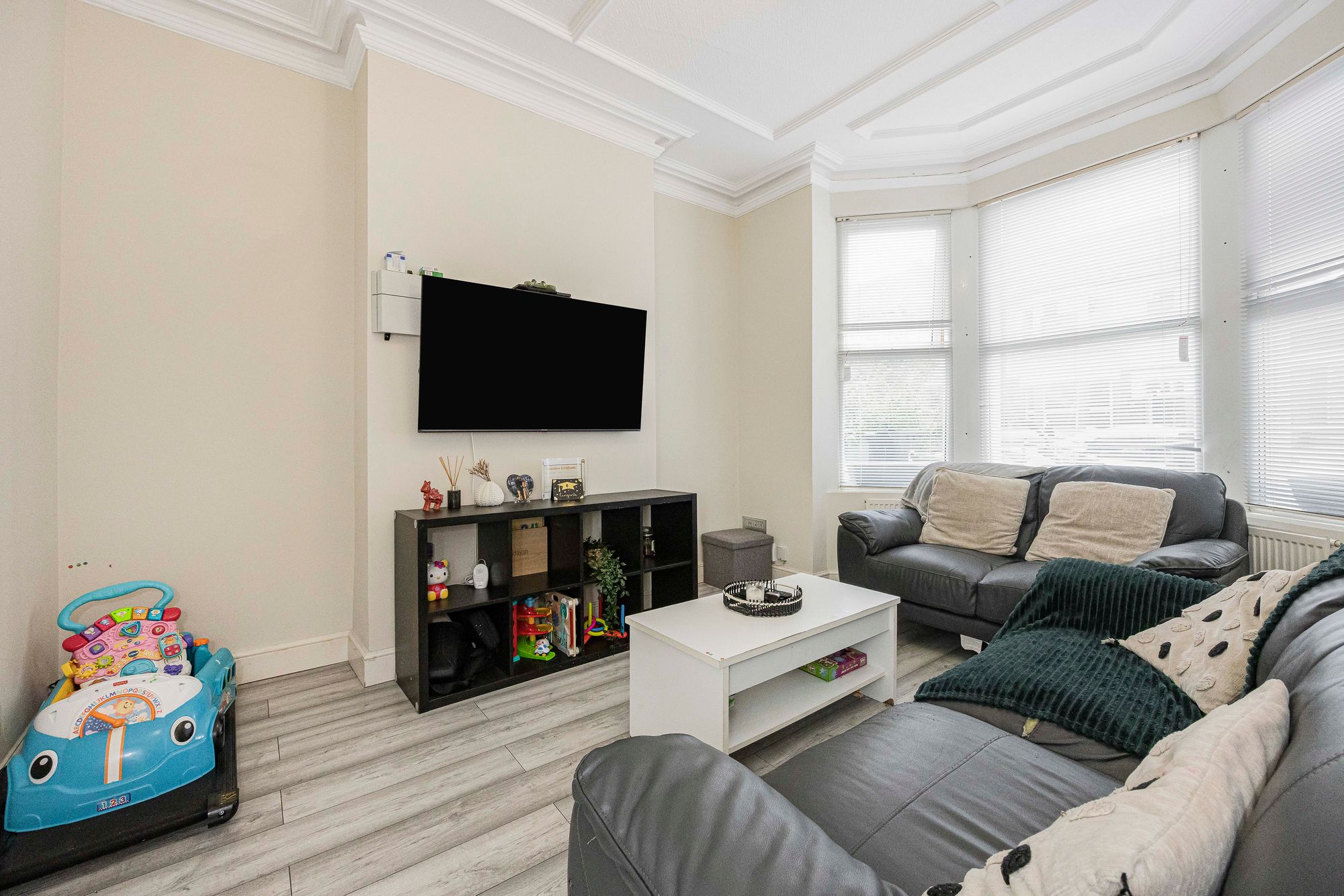 2 bed flat for sale in Abbotts Park Road, Leyton, E10