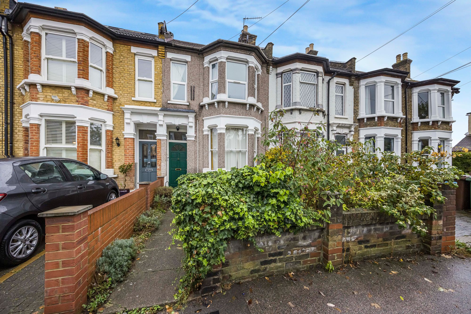 2 bed flat for sale in Vicarage Road, London, E10 3