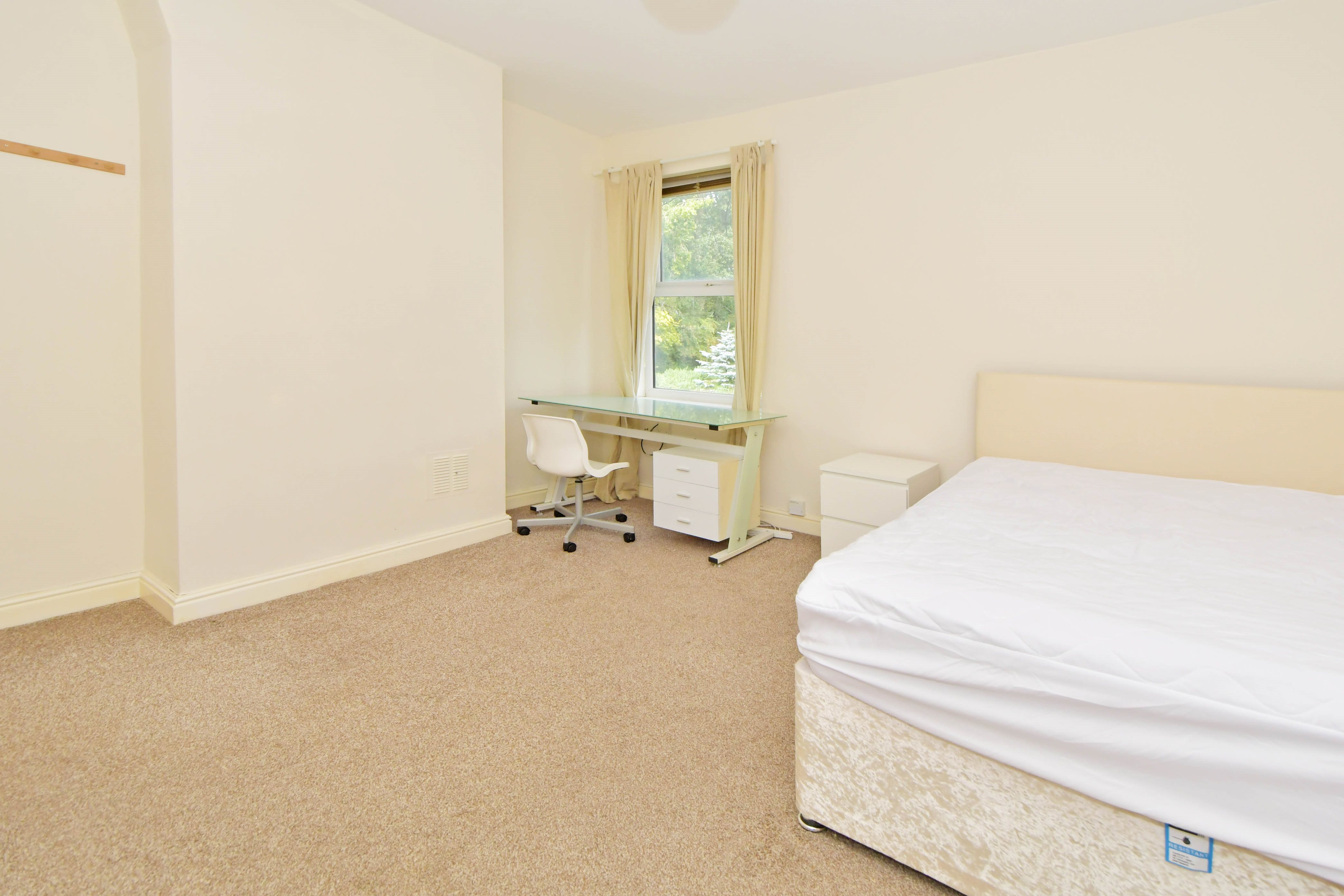 2 bed house to rent in Ashfield New Road, Newcastle under Lyme  - Property Image 10