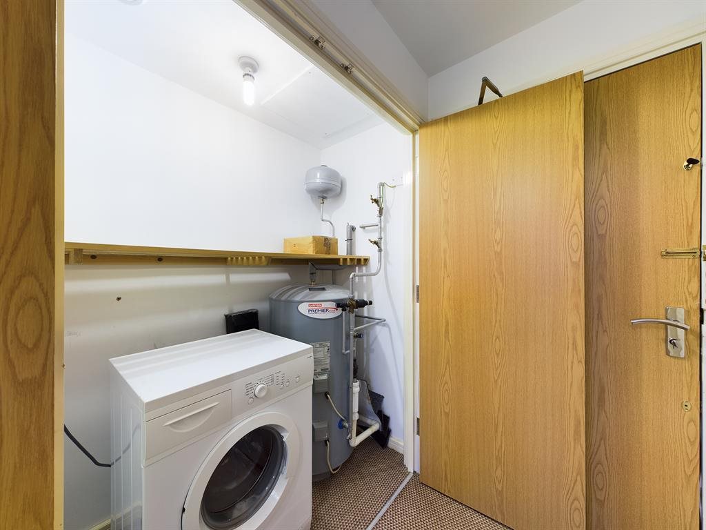 2 bed flat to rent in Hartley Court, Stoke-on-Trent  - Property Image 9