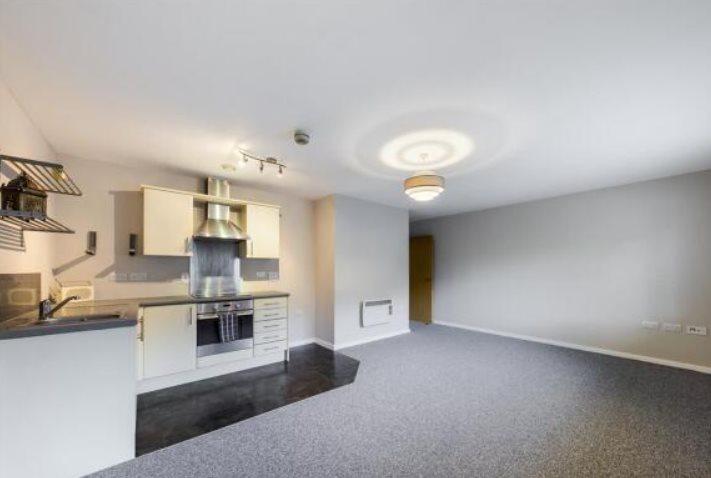 2 bed flat to rent in Penstock Drive, Stoke-on-Trent, ST4