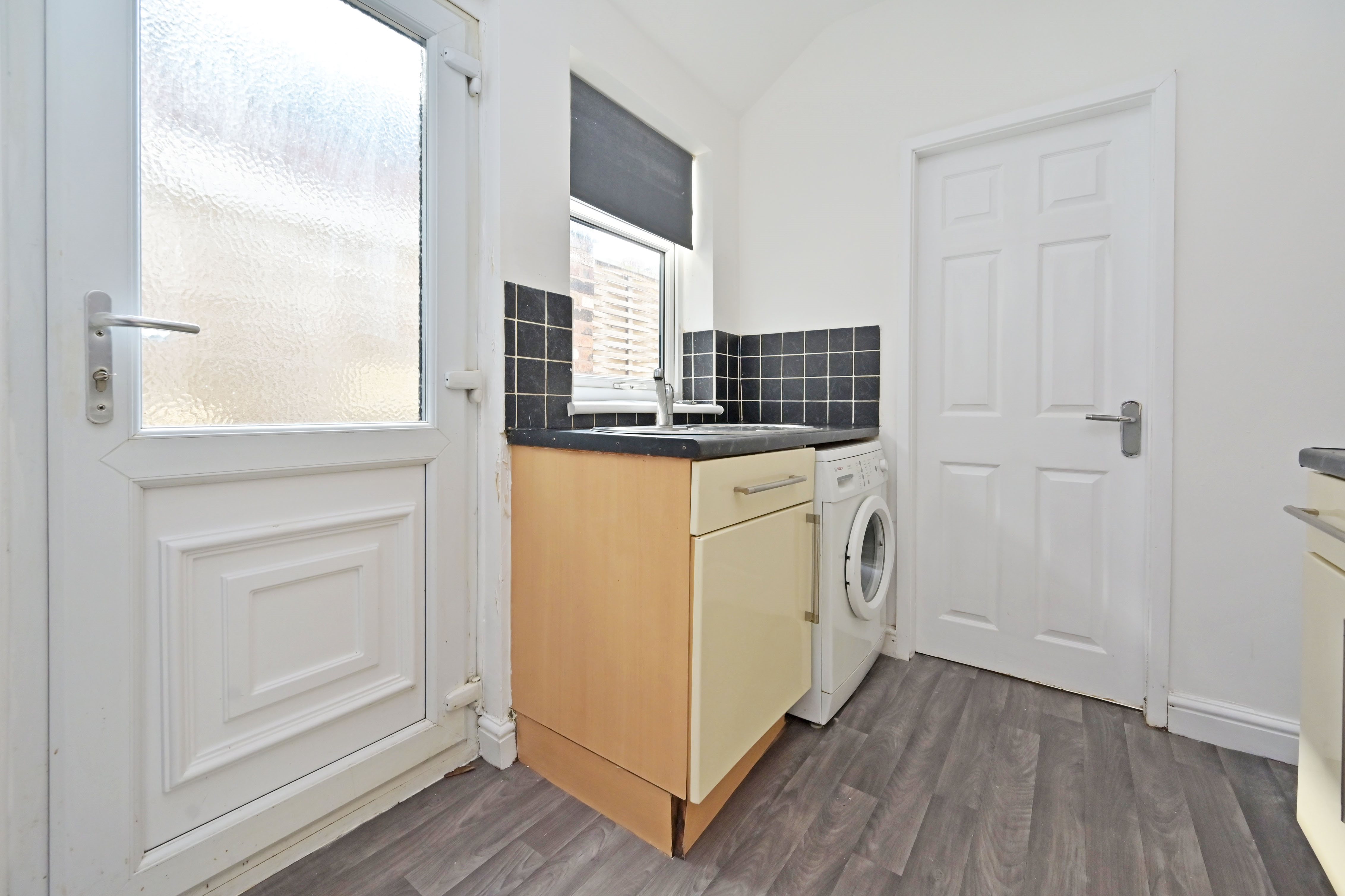 2 bed terraced house to rent in Baskerville  Road, Northwood  - Property Image 4