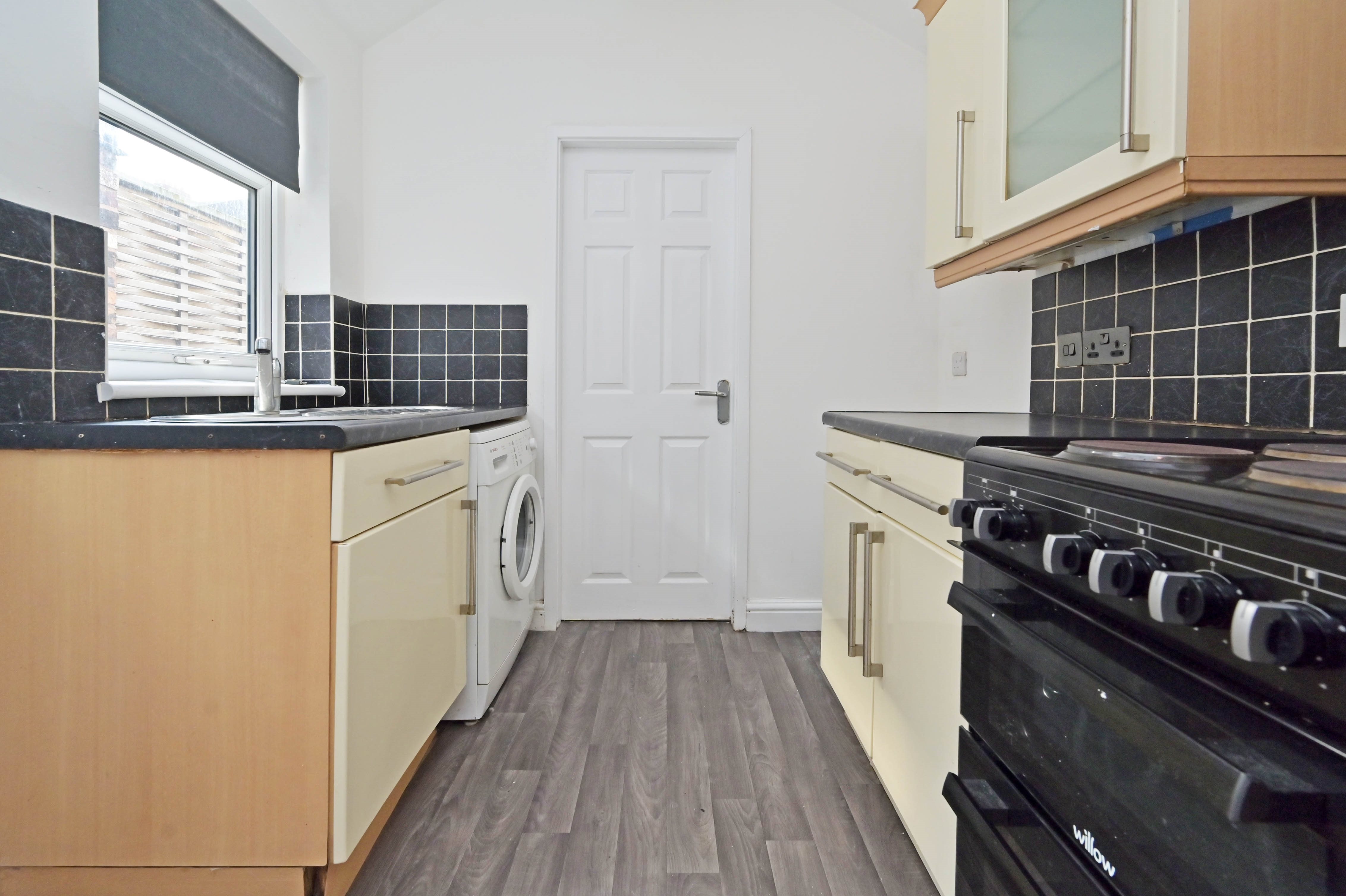 2 bed terraced house to rent in Baskerville  Road, Northwood  - Property Image 5