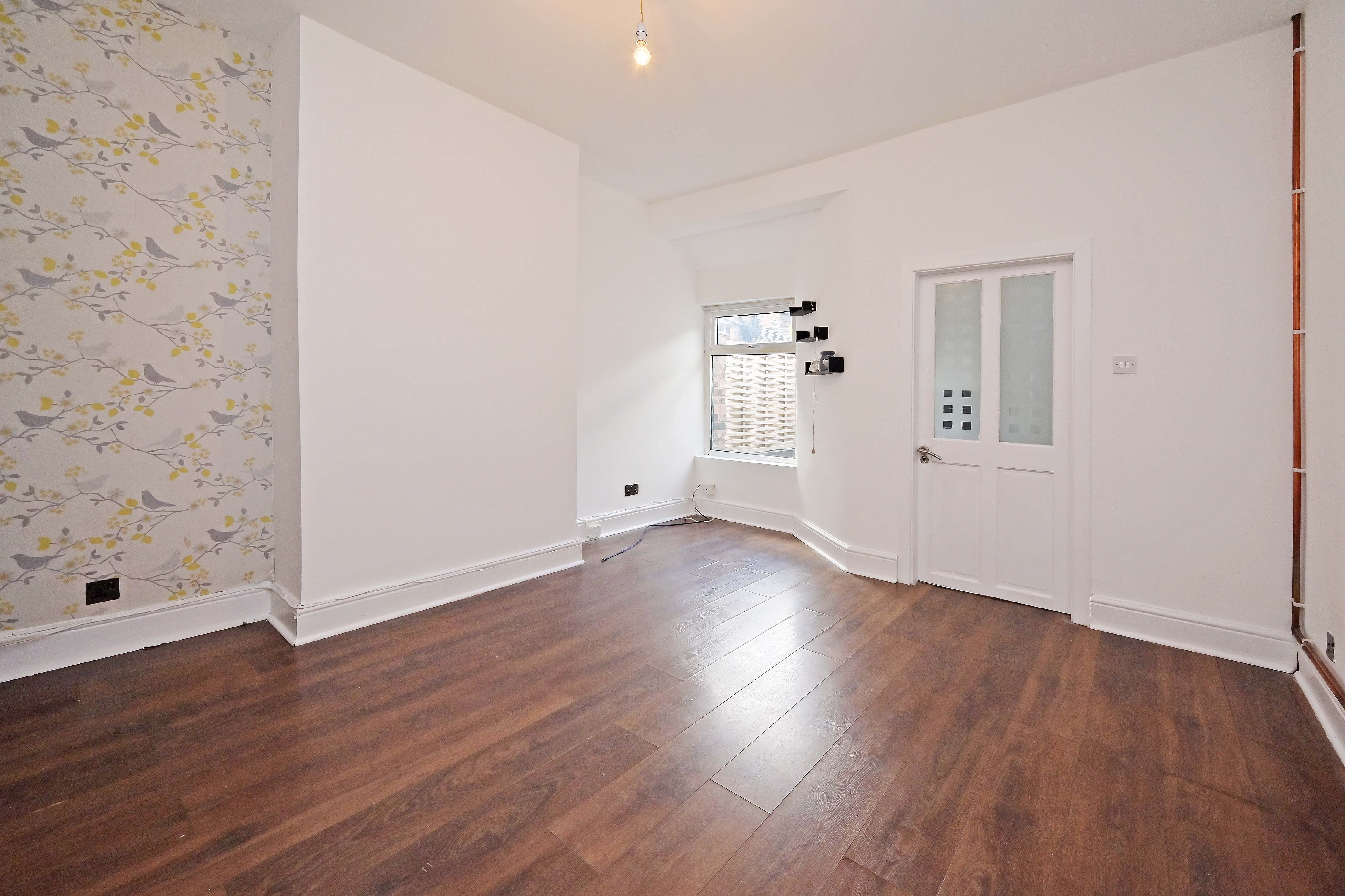 2 bed terraced house to rent in Baskerville  Road, Northwood  - Property Image 6