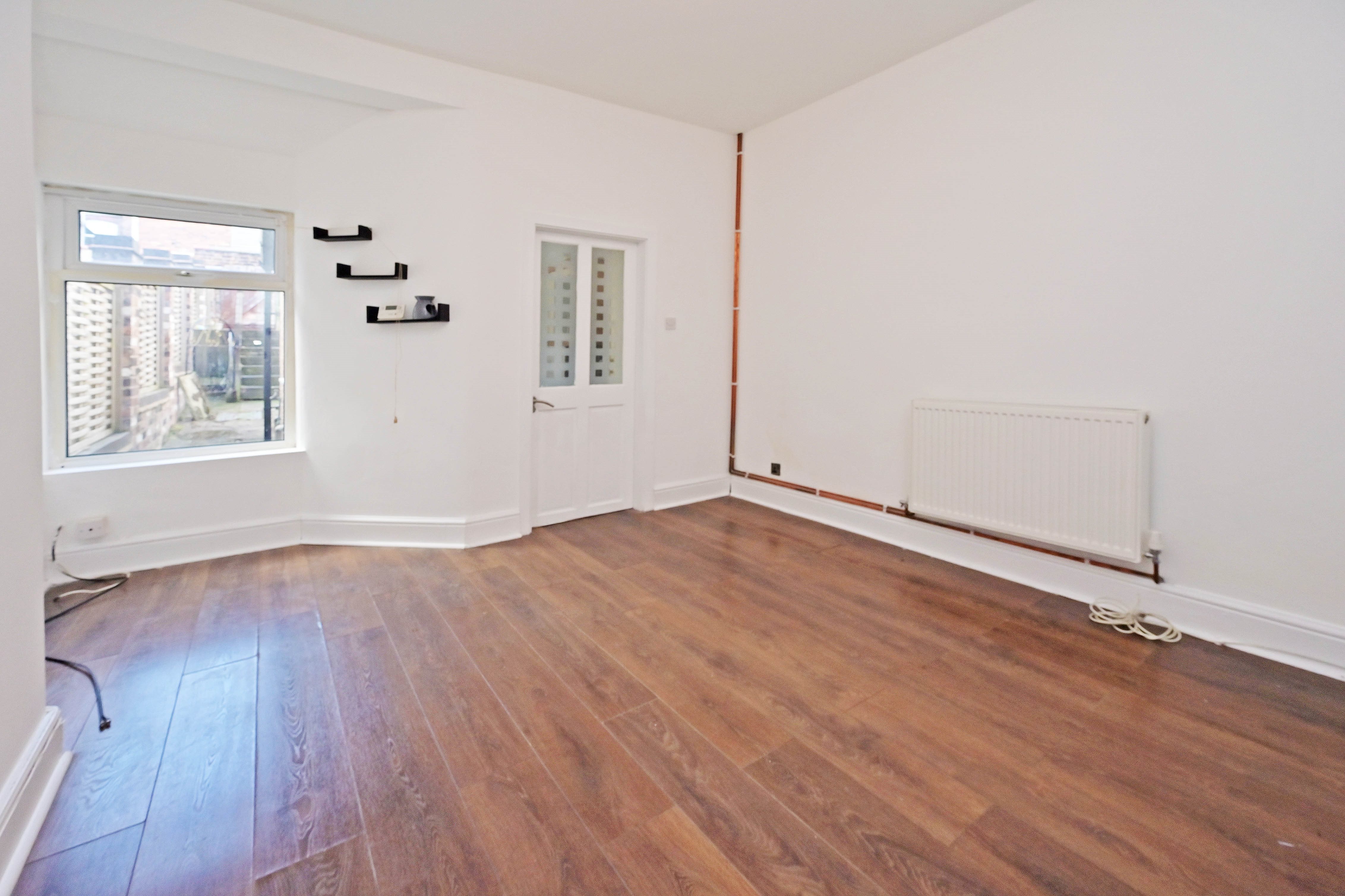 2 bed terraced house to rent in Baskerville  Road, Northwood  - Property Image 7