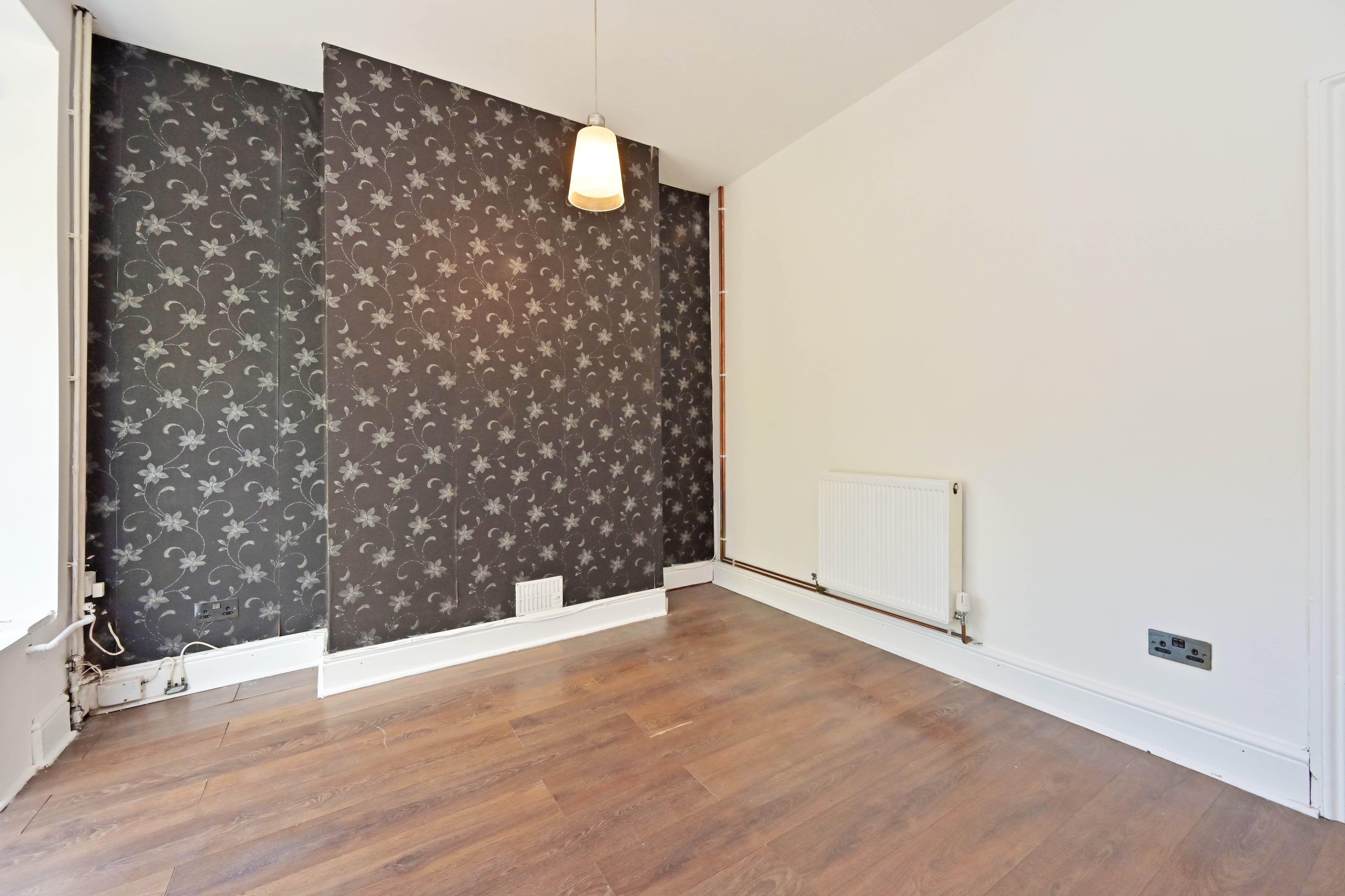 2 bed terraced house to rent in Baskerville  Road, Northwood  - Property Image 11