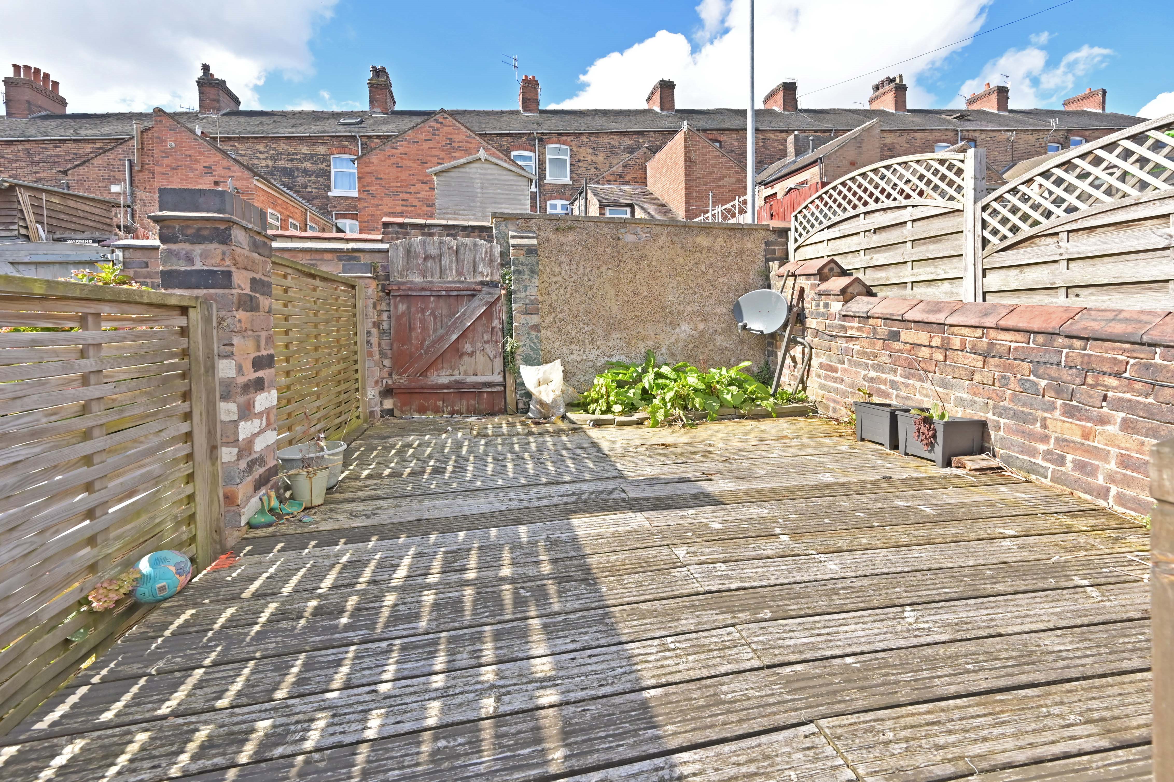 2 bed terraced house to rent in Baskerville  Road, Northwood  - Property Image 18