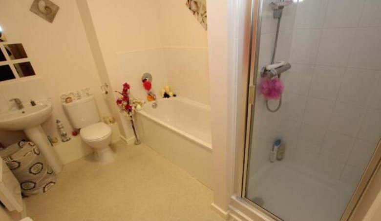 2 bed flat to rent in Lancashire  Court, Burslem  - Property Image 6