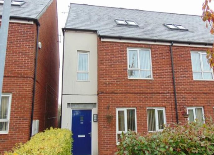 4 bed town house to rent in Sytchmill Way, Burslem, ST6