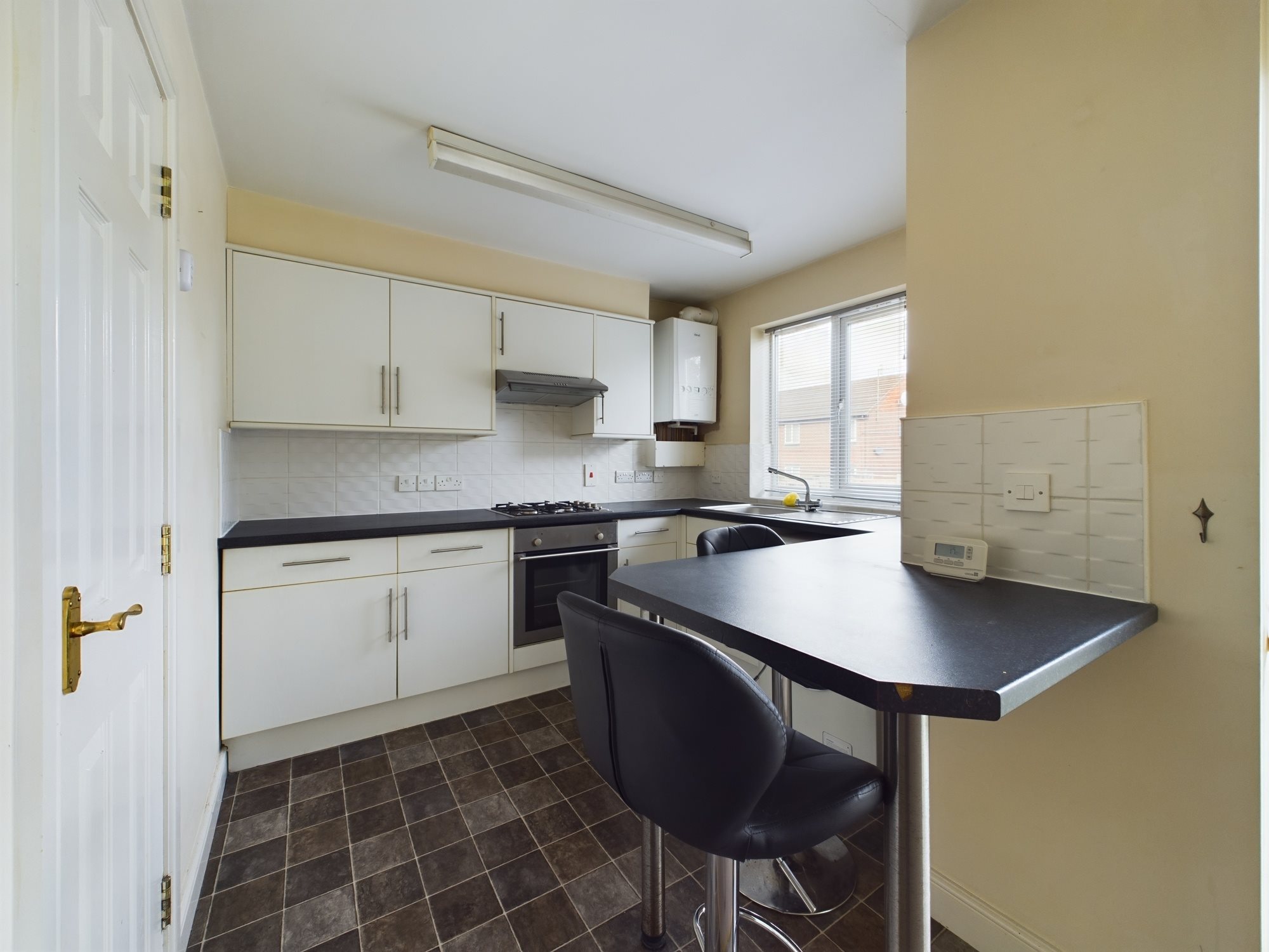 2 bed flat to rent in Windsor  Court, Stoke-on-Trent  - Property Image 6