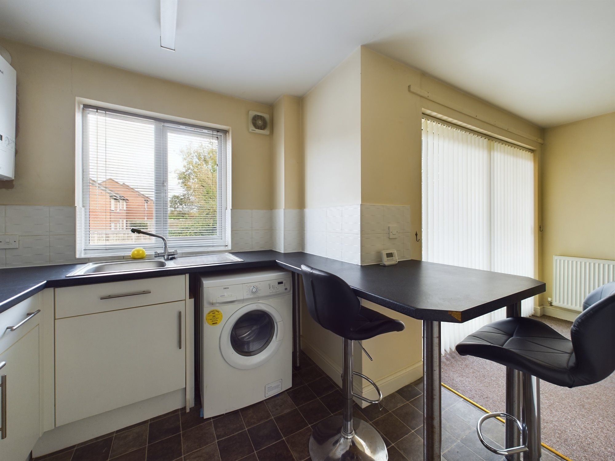 2 bed flat to rent in Windsor  Court, Stoke-on-Trent  - Property Image 8